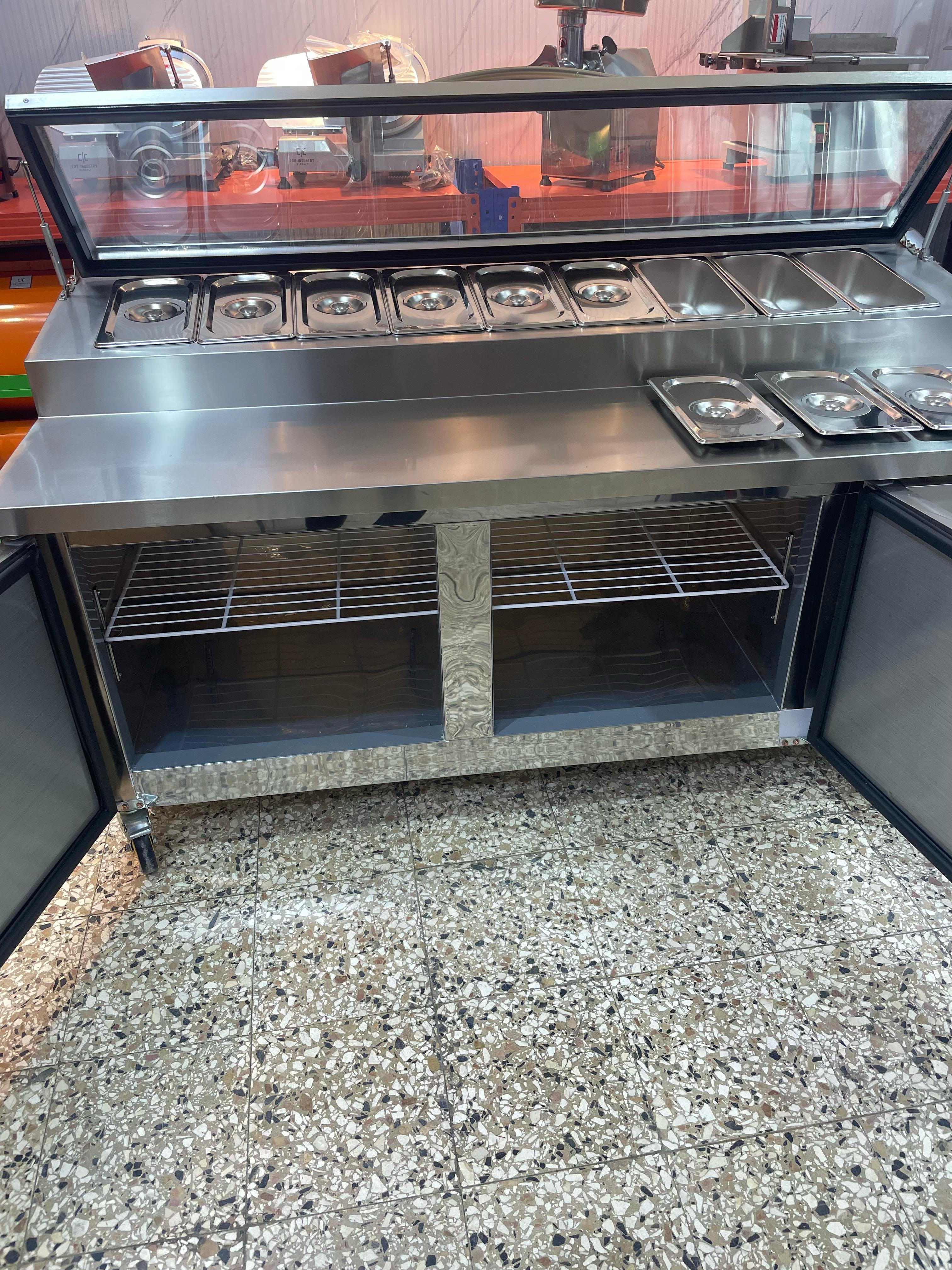 Mesa de preparar pizza con freezer Foto 7268988-6.jpg