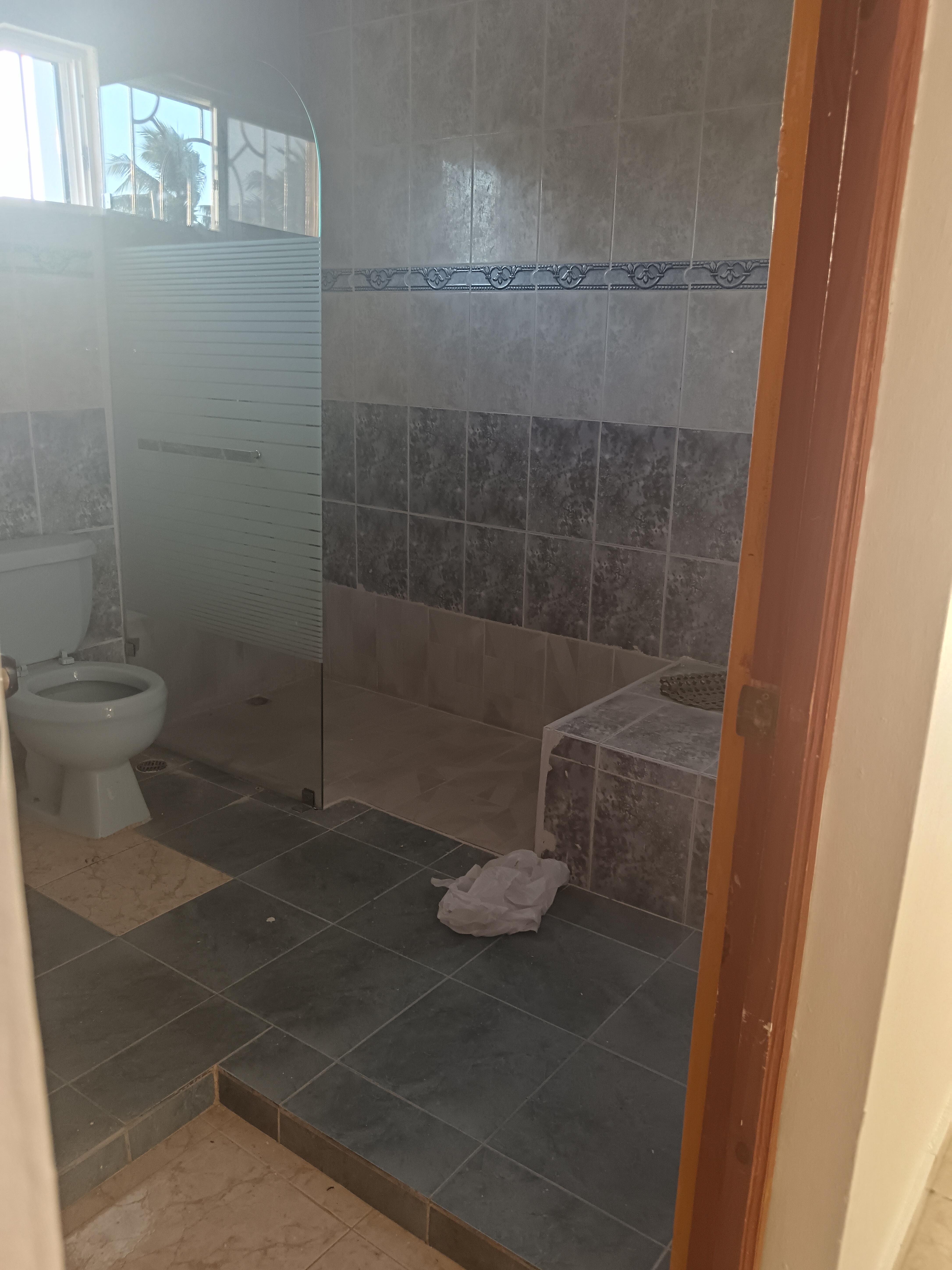 Casa con más 300mt2 en alquiler en Invivienda  Foto 7269080-11.jpg