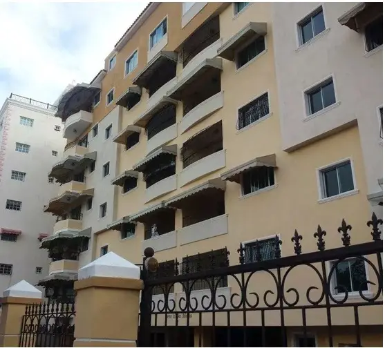 ALQUILO APTO AMUEBLADO EN GAZCUE 2 HABS. 140 Mts.2 BALCON 5TO PISO TOR Foto 7269093-14.jpg