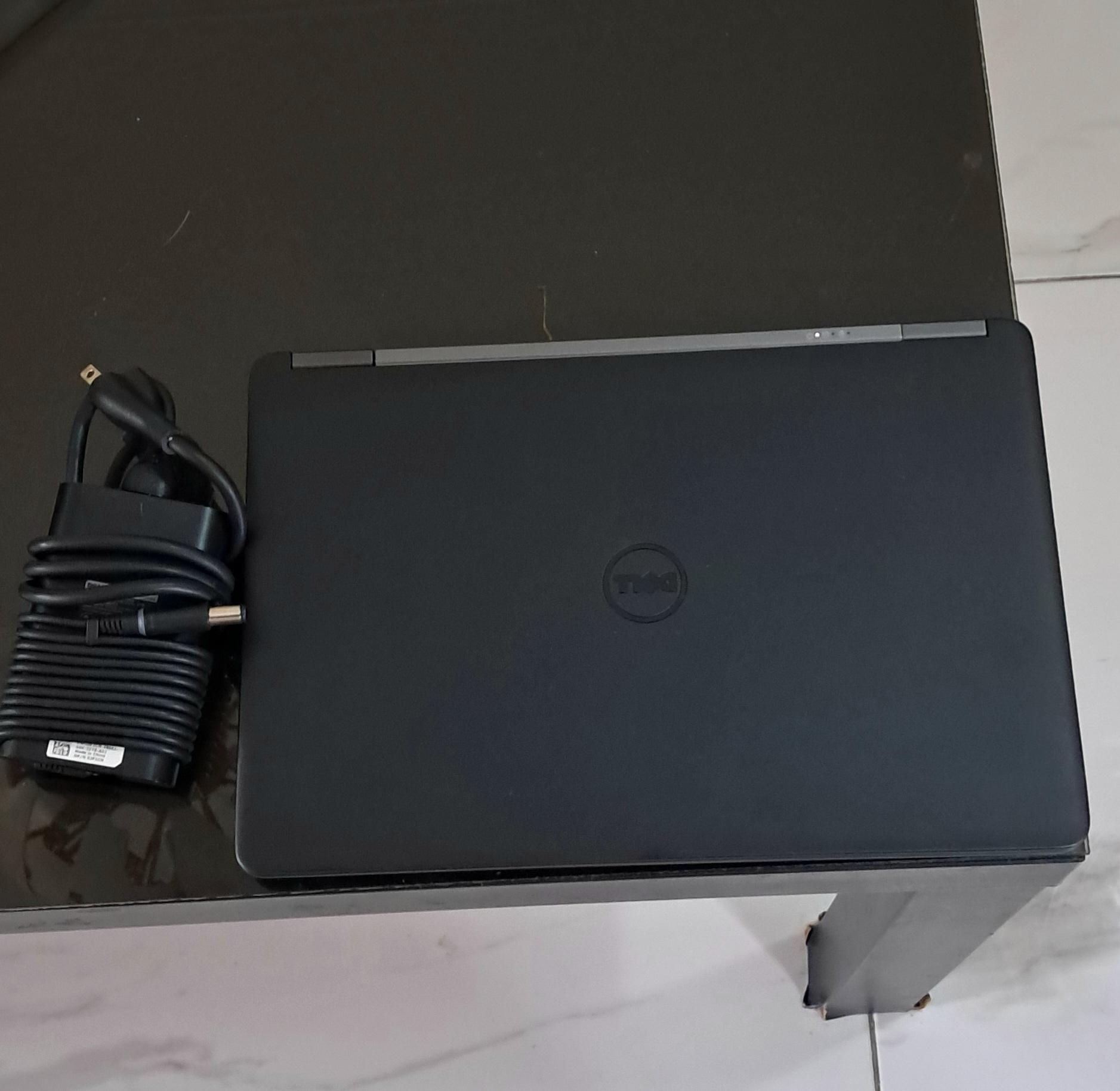 Laptop Dell portatil 7250 i5 8GB 250GB Disco SSD Foto 7269335-2.jpg