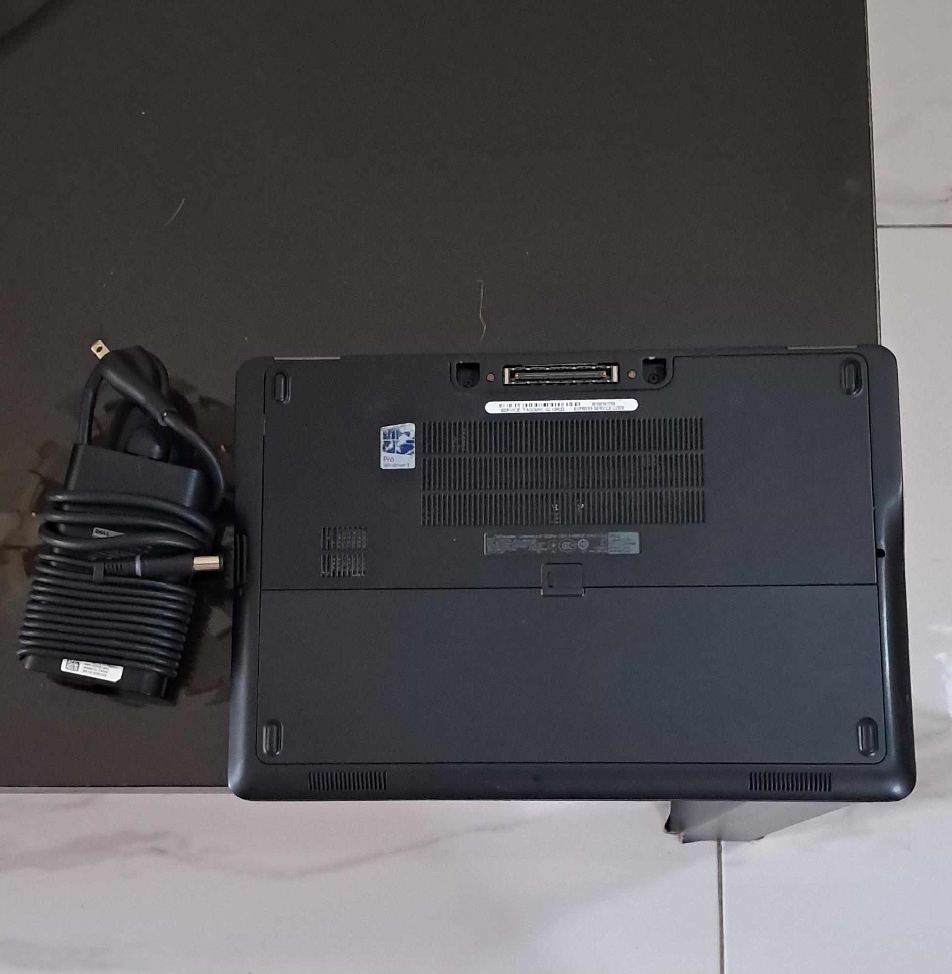 Laptop Dell portatil 7250 i5 8GB 250GB Disco SSD Foto 7269335-3.jpg