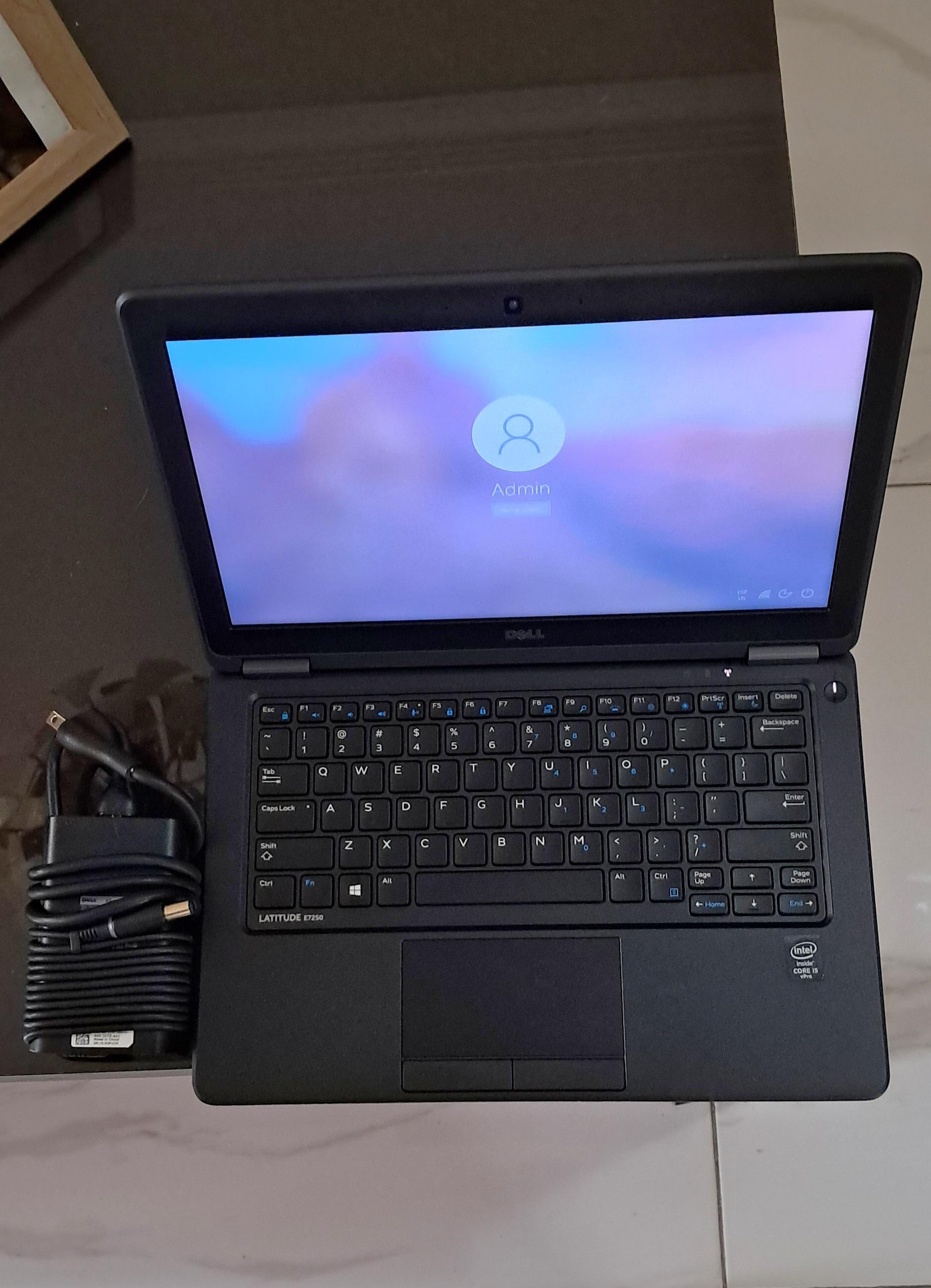 Laptop Dell portatil 7250 i5 8GB 250GB Disco SSD Foto 7269335-5.jpg