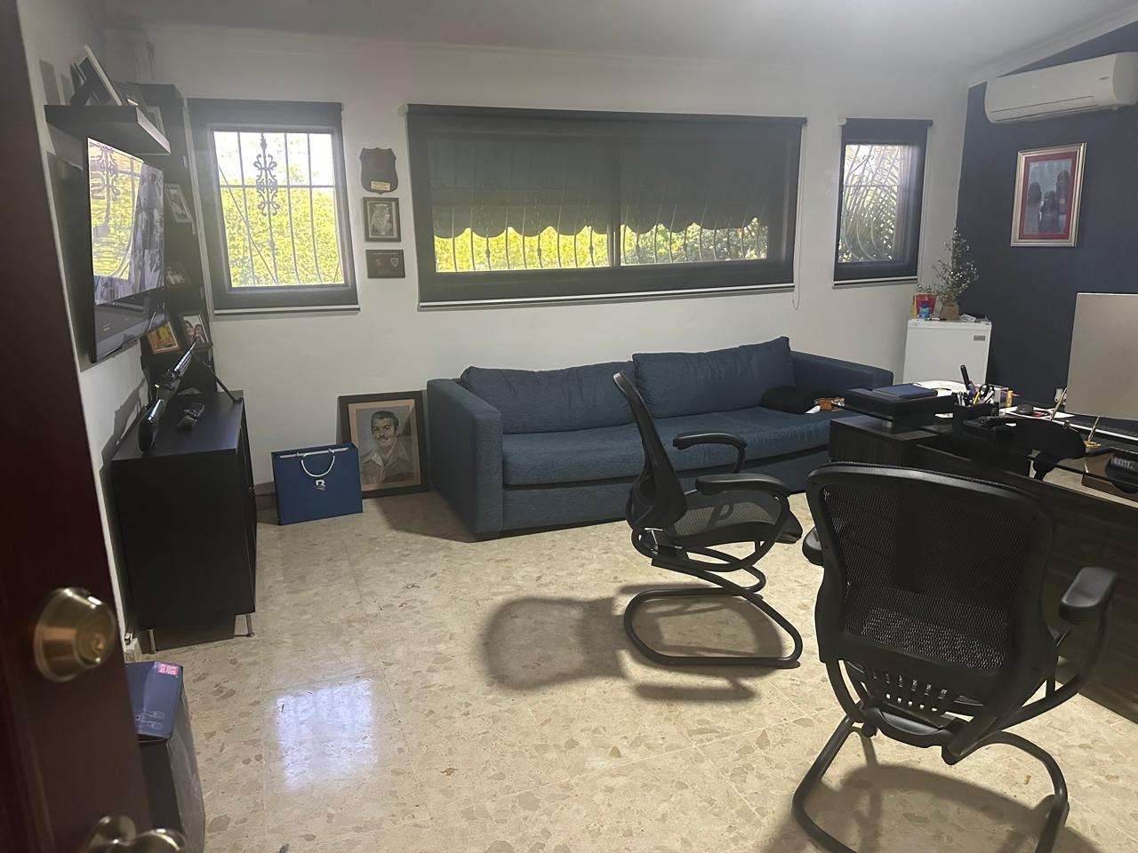 Vendo Casa de 3 niveles en La Castellana 4 HABS. 350 Mts.2 de OPORTUNI Foto 7270112-2.jpg