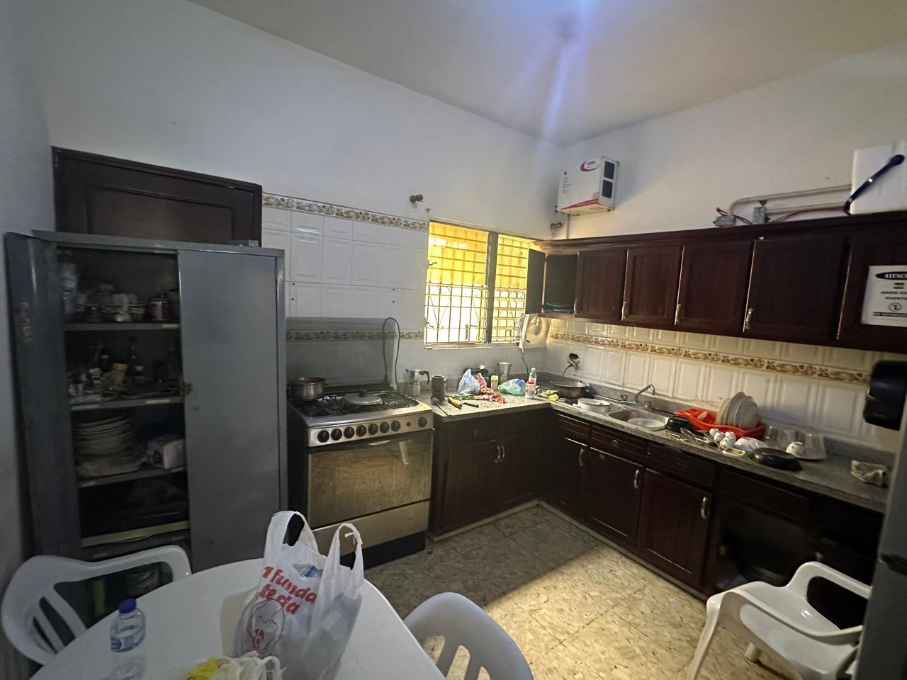 Vendo Casa de 3 niveles en La Castellana 4 HABS. 350 Mts.2 de OPORTUNI Foto 7270112-4.jpg