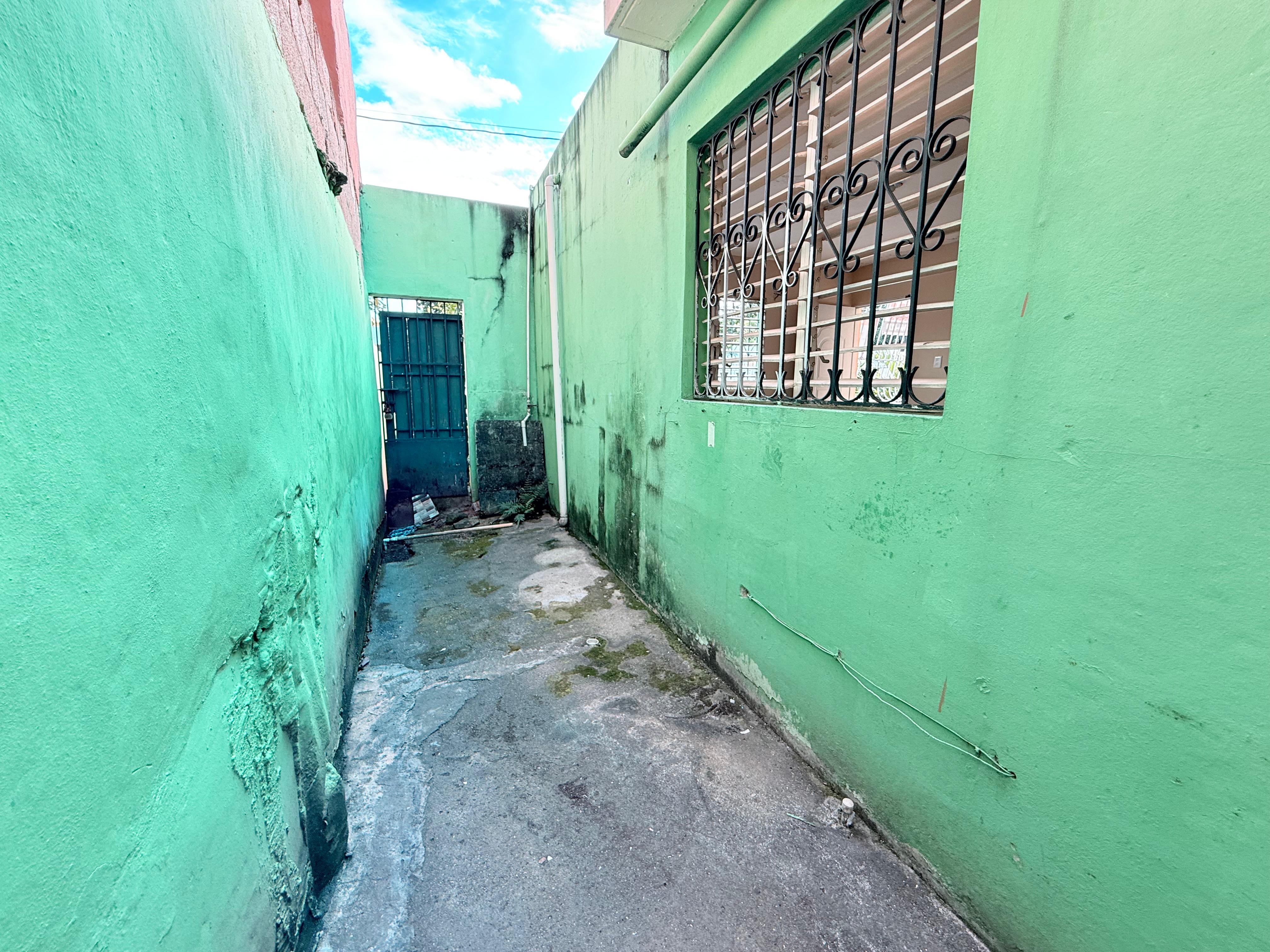 VENDO CASA A REMODELAR EN JUAN PABLO DUARTE STO DGO ESTE Foto 7270152-11.jpg