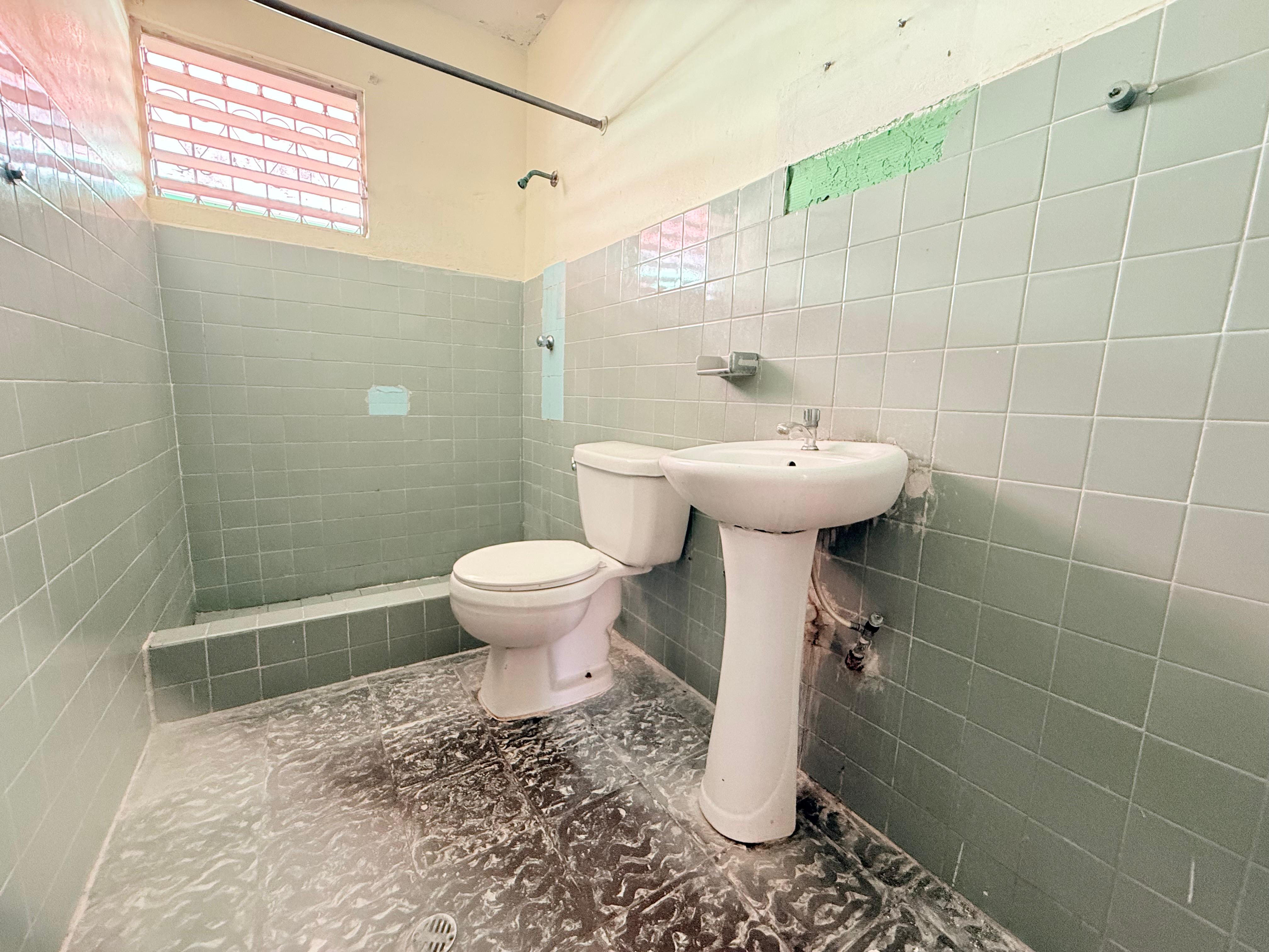 VENDO CASA A REMODELAR EN JUAN PABLO DUARTE STO DGO ESTE Foto 7270152-12.jpg