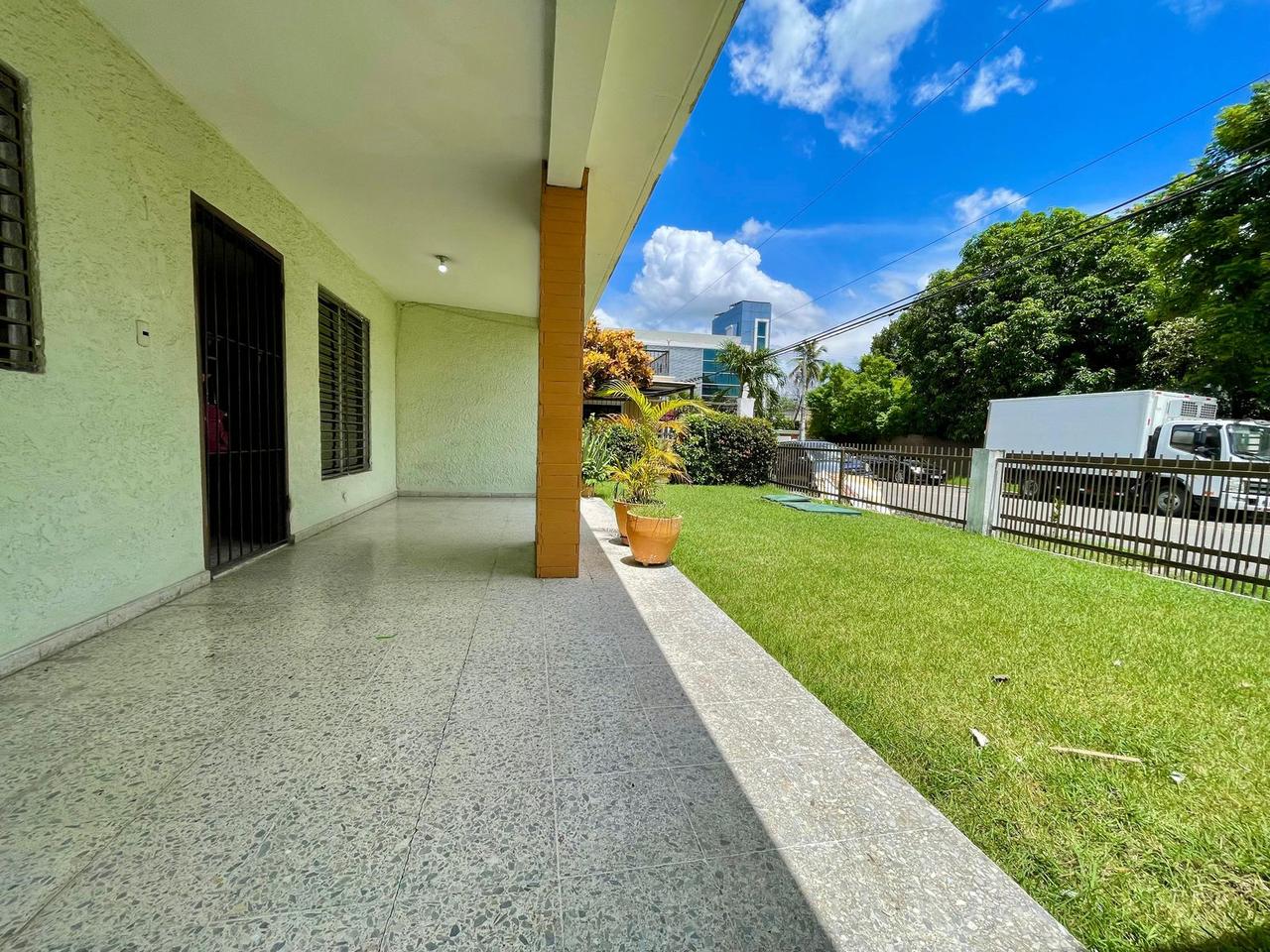 ALQUILO Casa Para Uso Comercial De 2 Niveles En Los Prados Foto 7270193-7.jpg