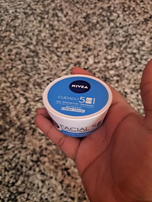 Vendo esta crema nueva nívea  Foto 7270614-2.jpg