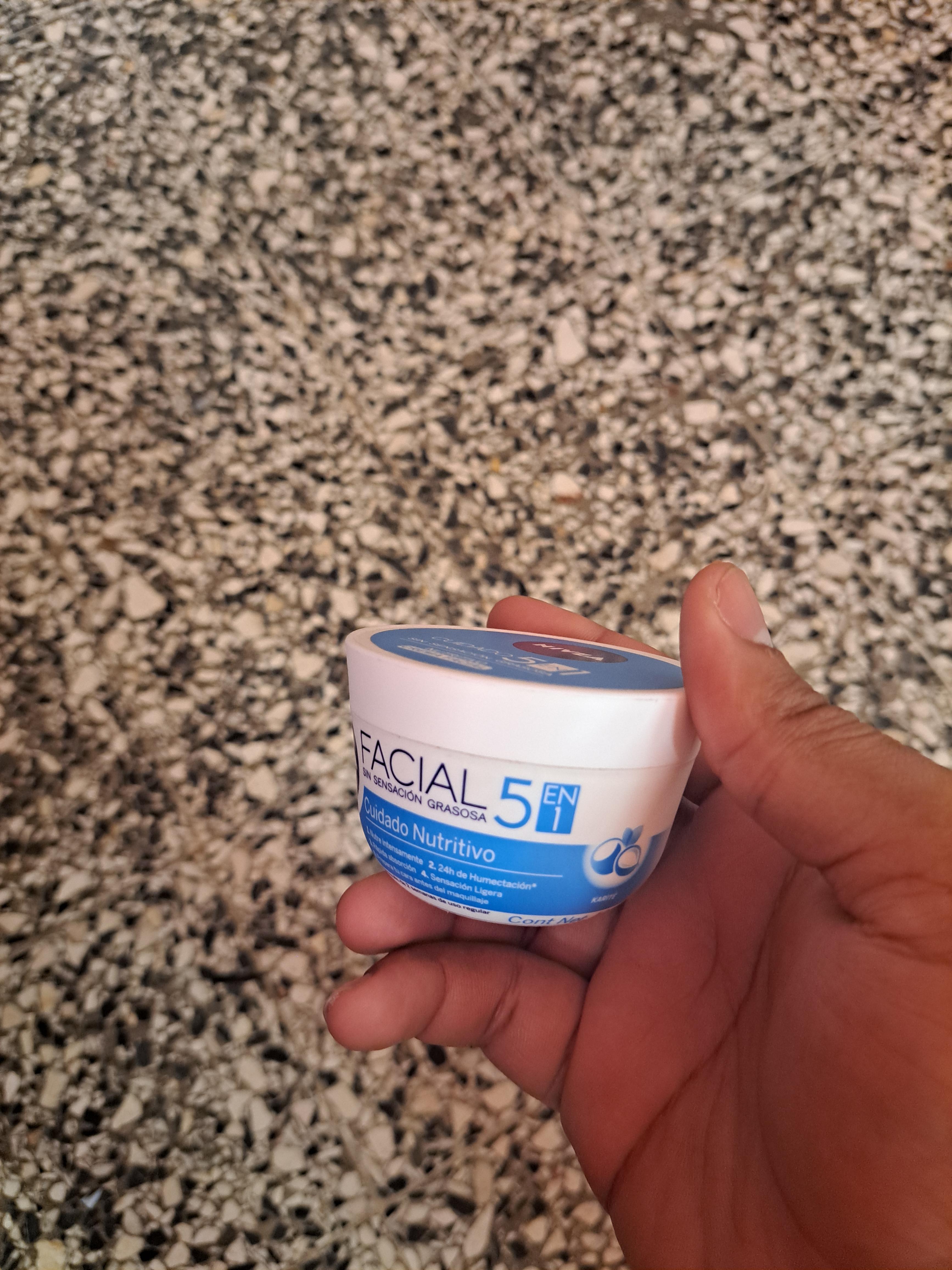 Vendo esta crema nueva nívea  Foto 7270614-4.jpg