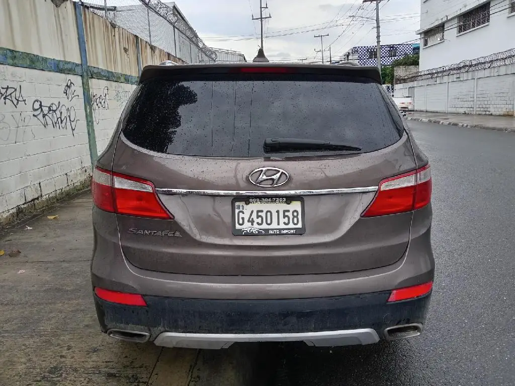 2014 Hyundai grand santa fe - 3 filas asientos Foto 7270669-4.jpg