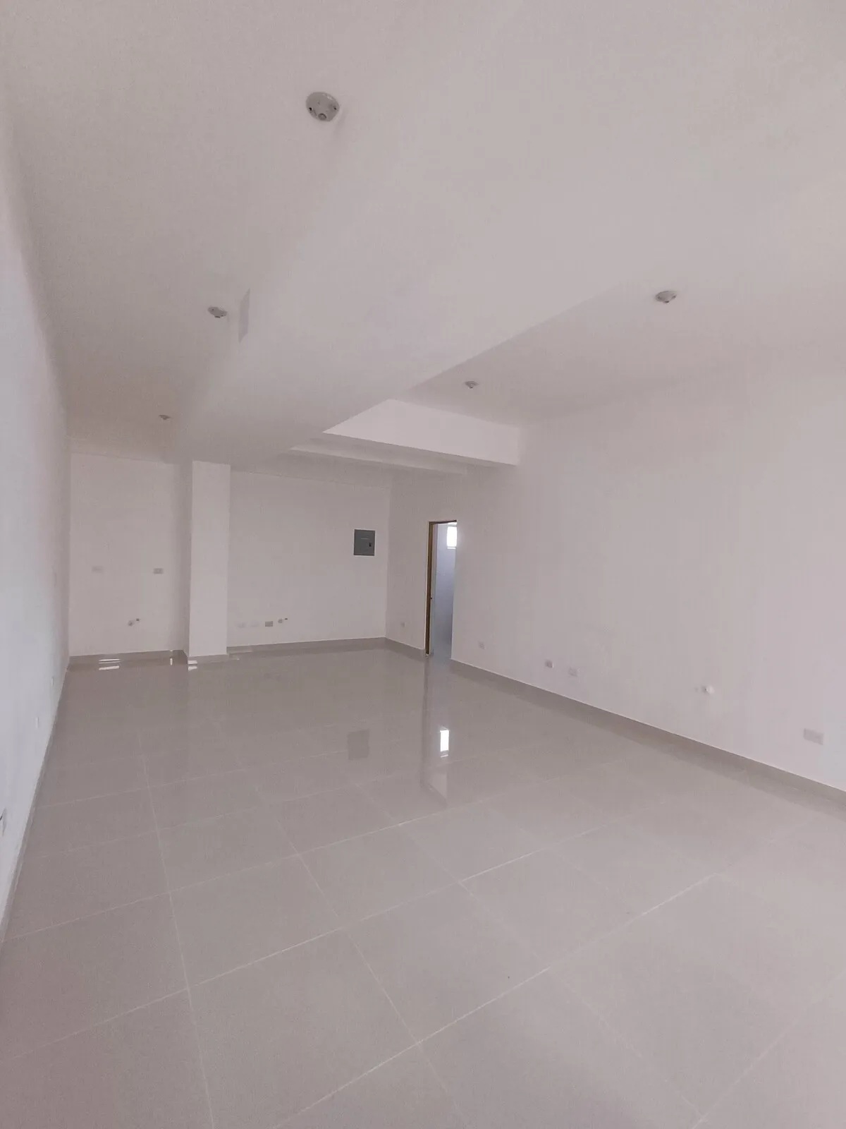 ALQUILER DE ESPACIOSO LOCAL COMERCIAL EN MIRADOR SUR Foto 7270697-2.jpg