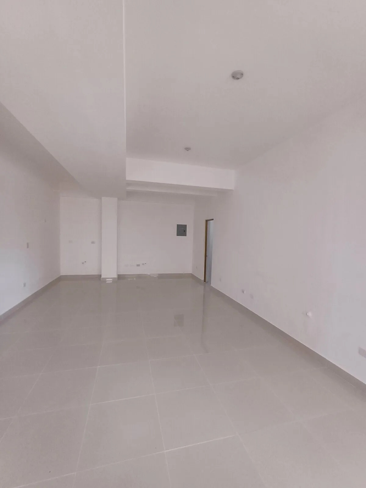 ALQUILER DE ESPACIOSO LOCAL COMERCIAL EN MIRADOR SUR Foto 7270697-3.jpg