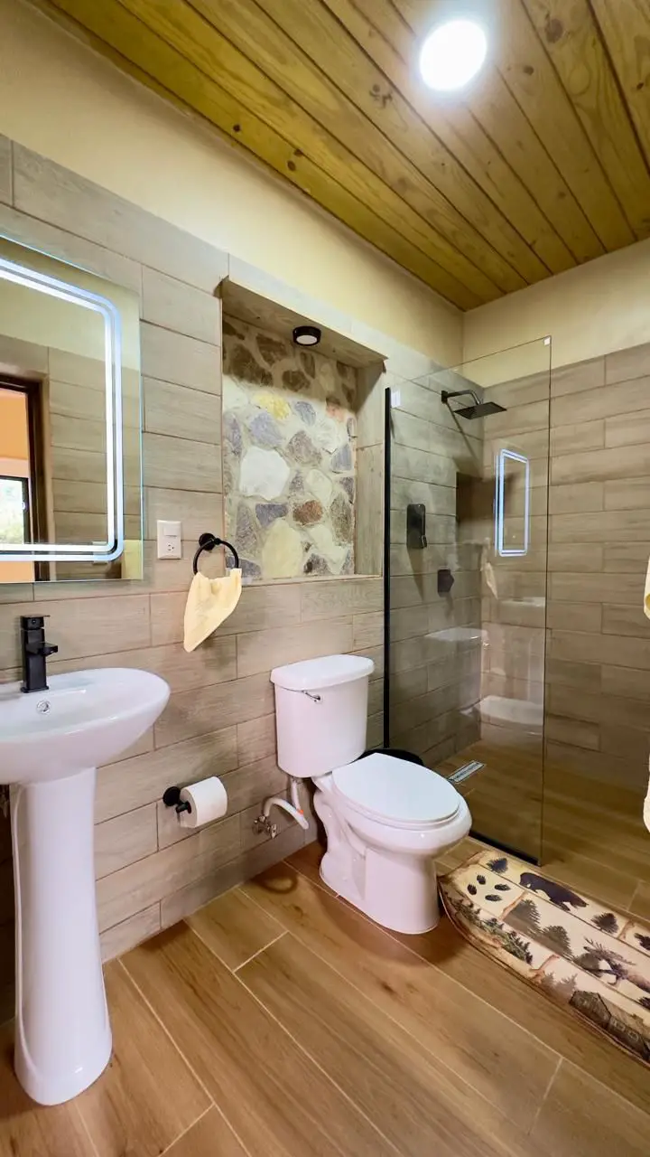 Hermosa Villa de 3 Niveles en Venta en Jarabacoa Foto 7271100-14.jpg