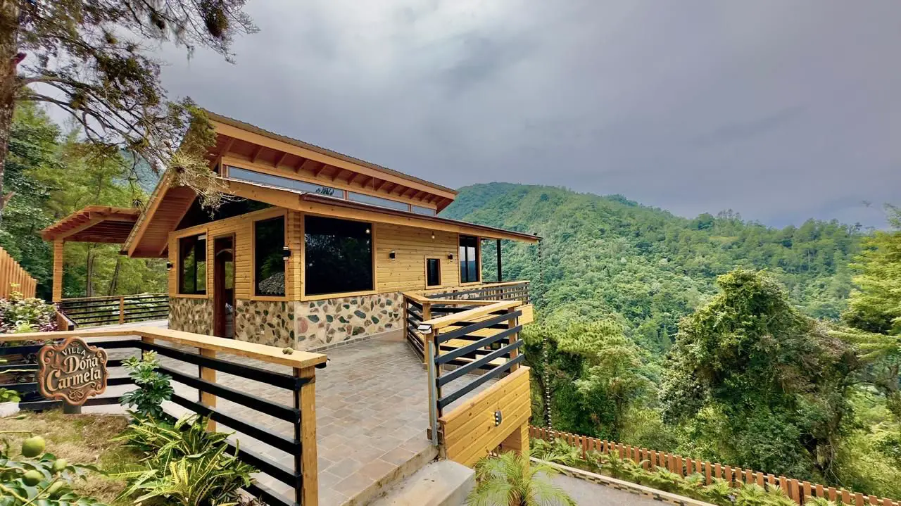 Hermosa Villa de 3 Niveles en Venta en Jarabacoa Foto 7271100-2.jpg