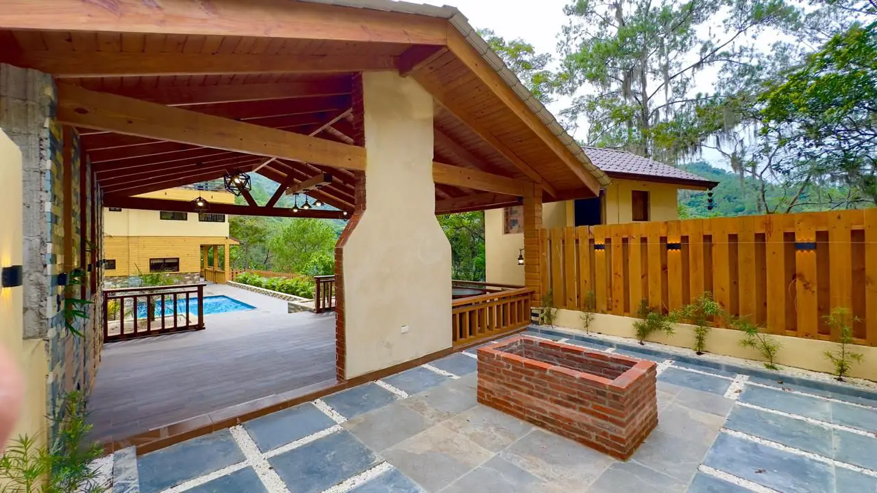 Hermosa Villa de 3 Niveles en Venta en Jarabacoa Foto 7271100-3.jpg