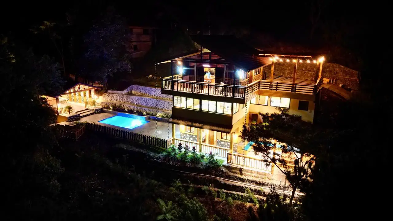 Hermosa Villa de 3 Niveles en Venta en Jarabacoa Foto 7271100-6.jpg