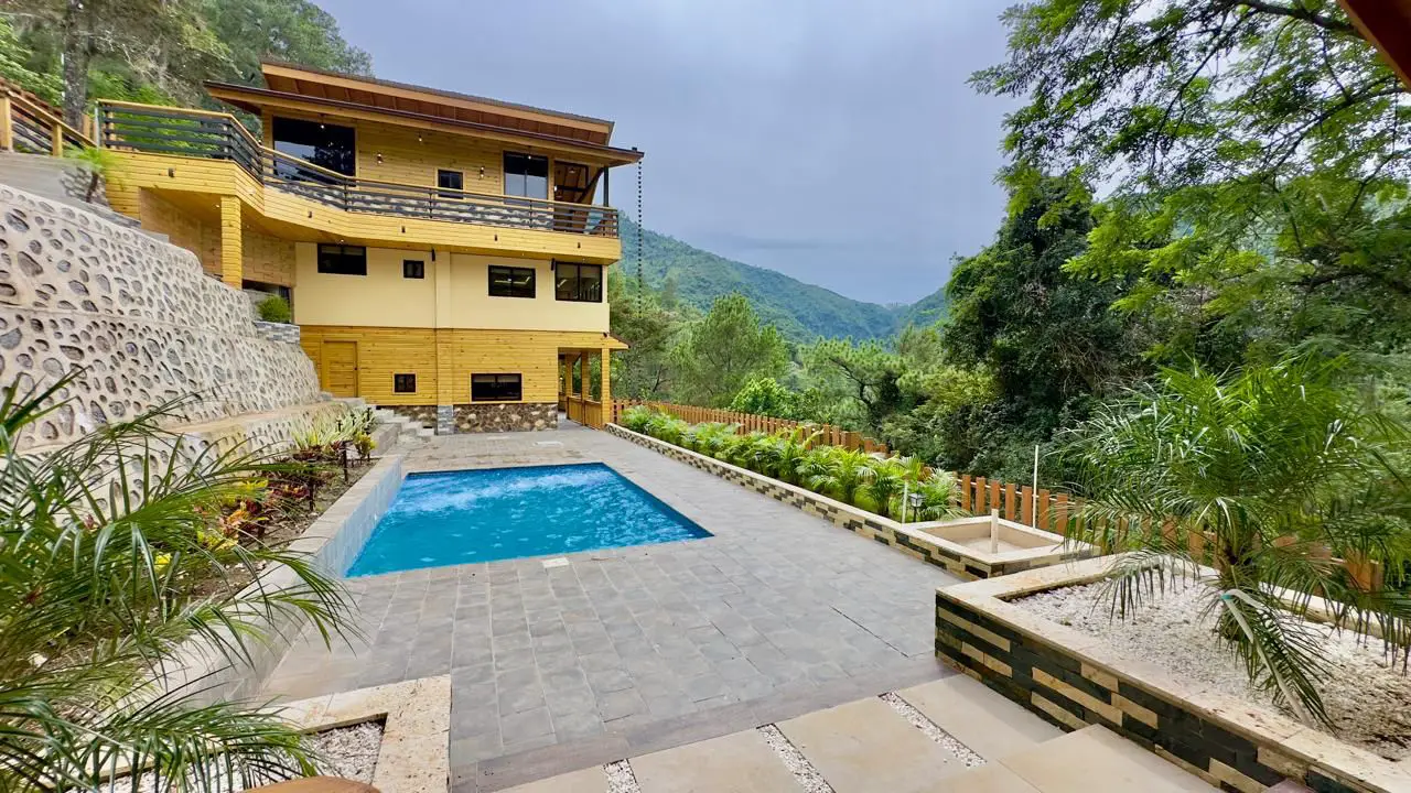 Hermosa Villa de 3 Niveles en Venta en Jarabacoa Foto 7271100-7.jpg