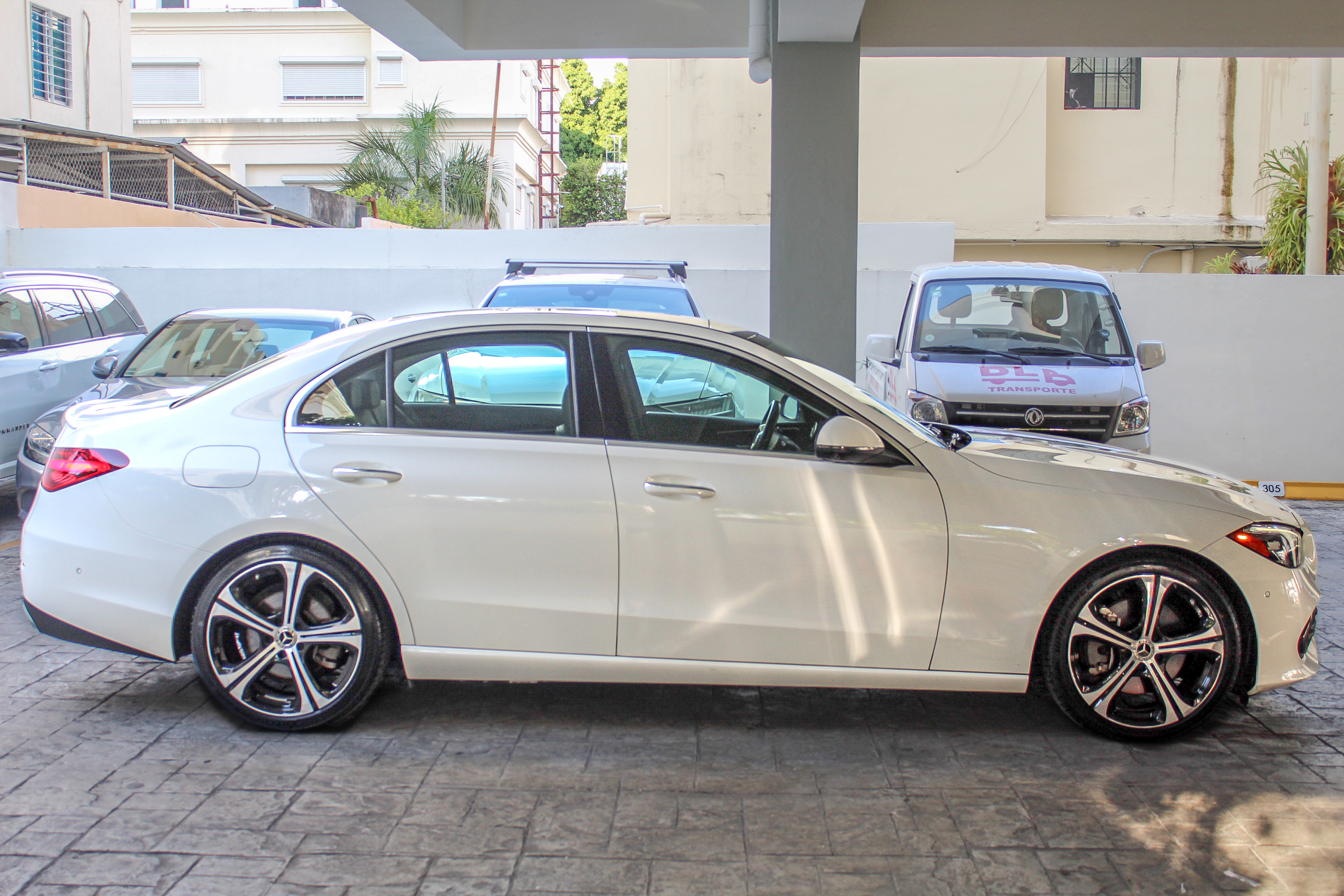 Mercedes Benz C300 2022  Foto 7271113-4.jpg