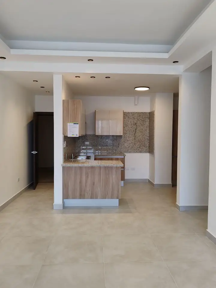 Alquiler de apartamento vacío nuevo a estrenar en Evaristo Morales Foto 7271199-9.jpg
