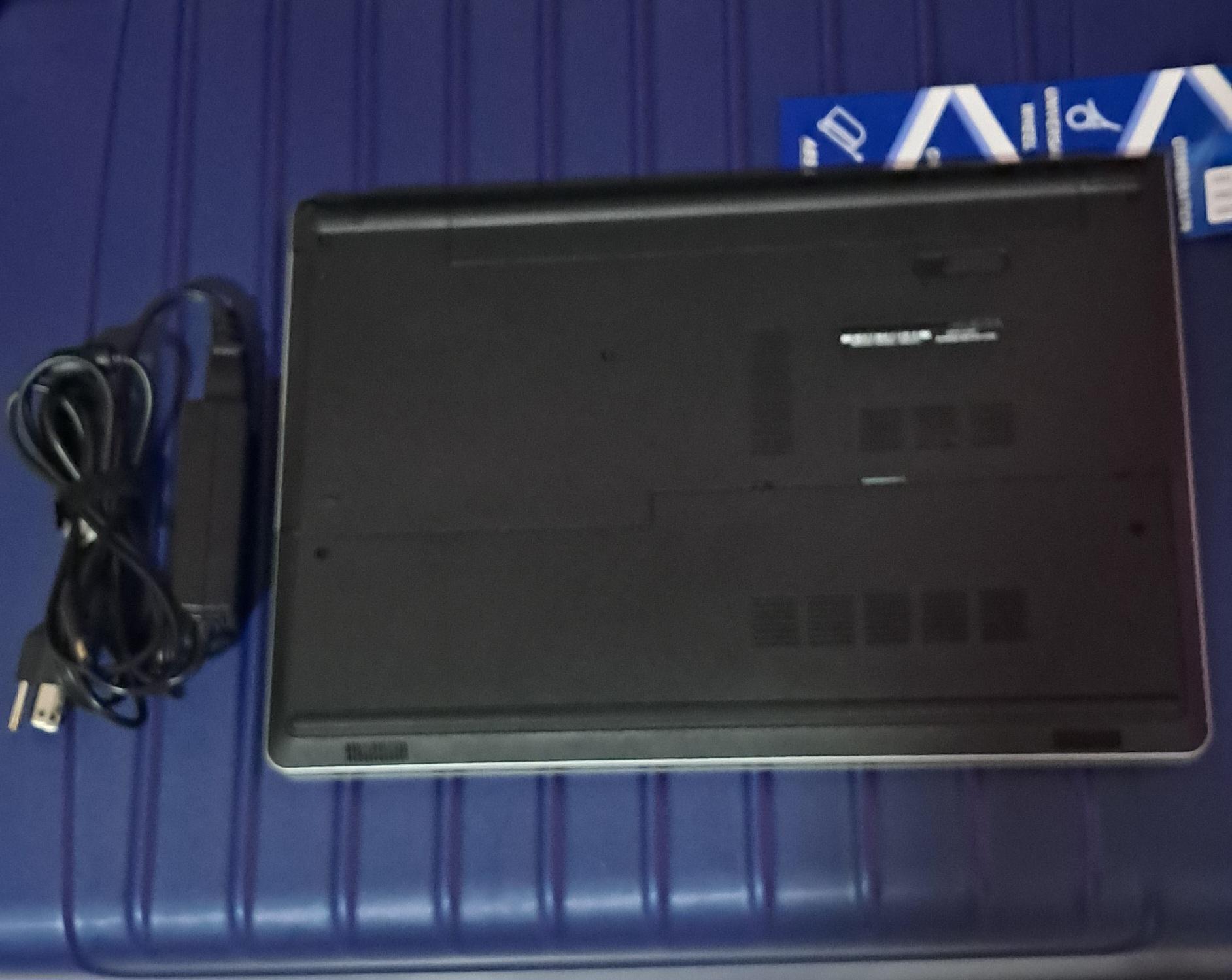 Laptop Dell Inspiron 5555 AMD TOUCH 512GB SSD 12GB Foto 7271440-4.jpg