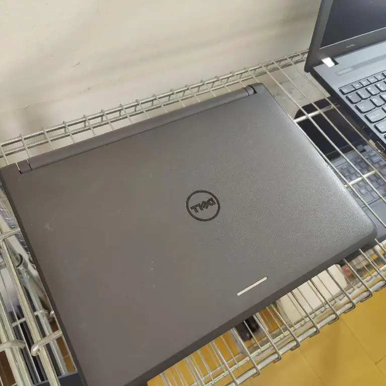 DELL Latitude pantalla touch disco solido de 128GB y Windows 11 OFERTA Foto 7271465-4.jpg