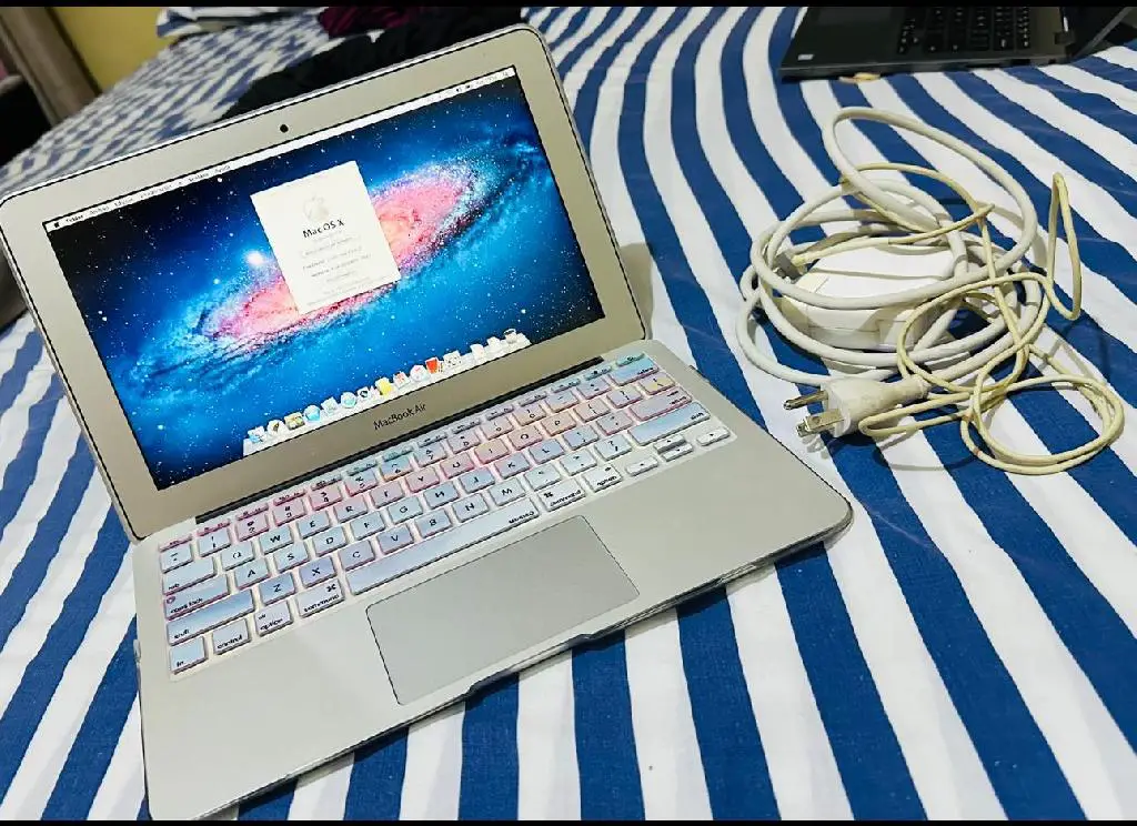 APPLE LAPTOP MACBOOK AIR A1465 NITIDA Foto 7271600-1.jpg