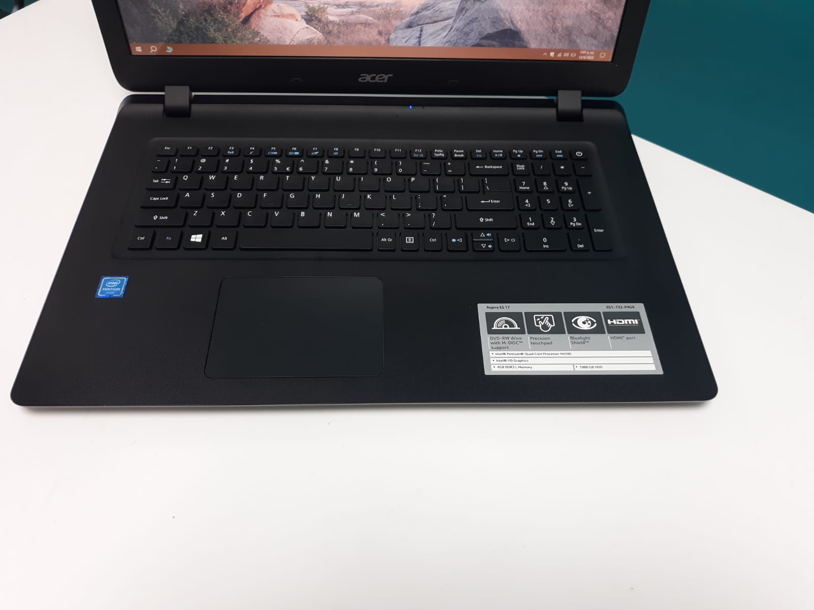 	 Laptop Acer Aspire ES1-732 / 7th Gen Intel Pentium N4200 / 8GB DDR3  Foto 7271664-3.jpg