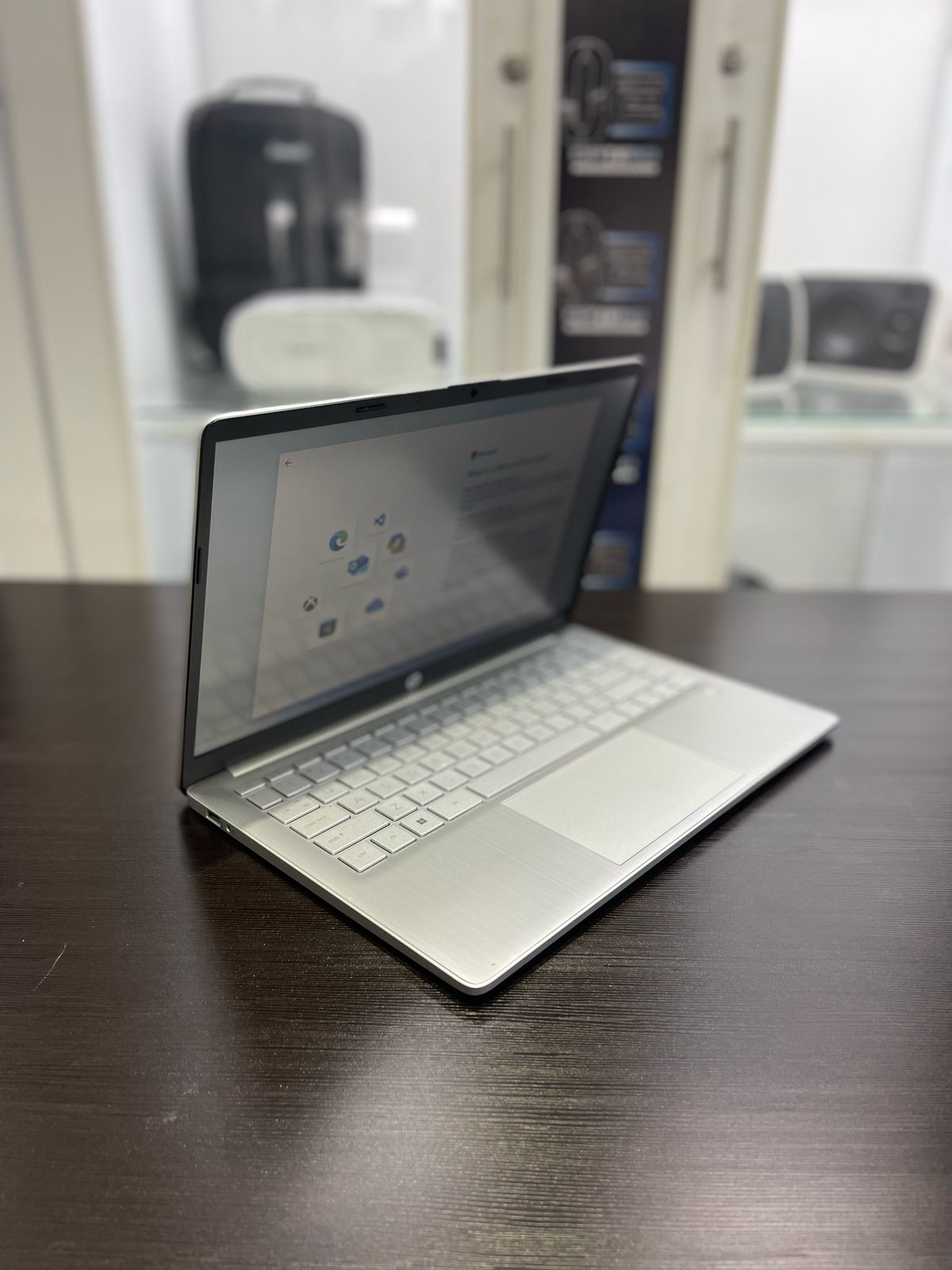 Laptop HP Qulcom Snapdragon 7c 4GB Ram 128GB SSD 14 Pulg Foto 7271673-4.jpg