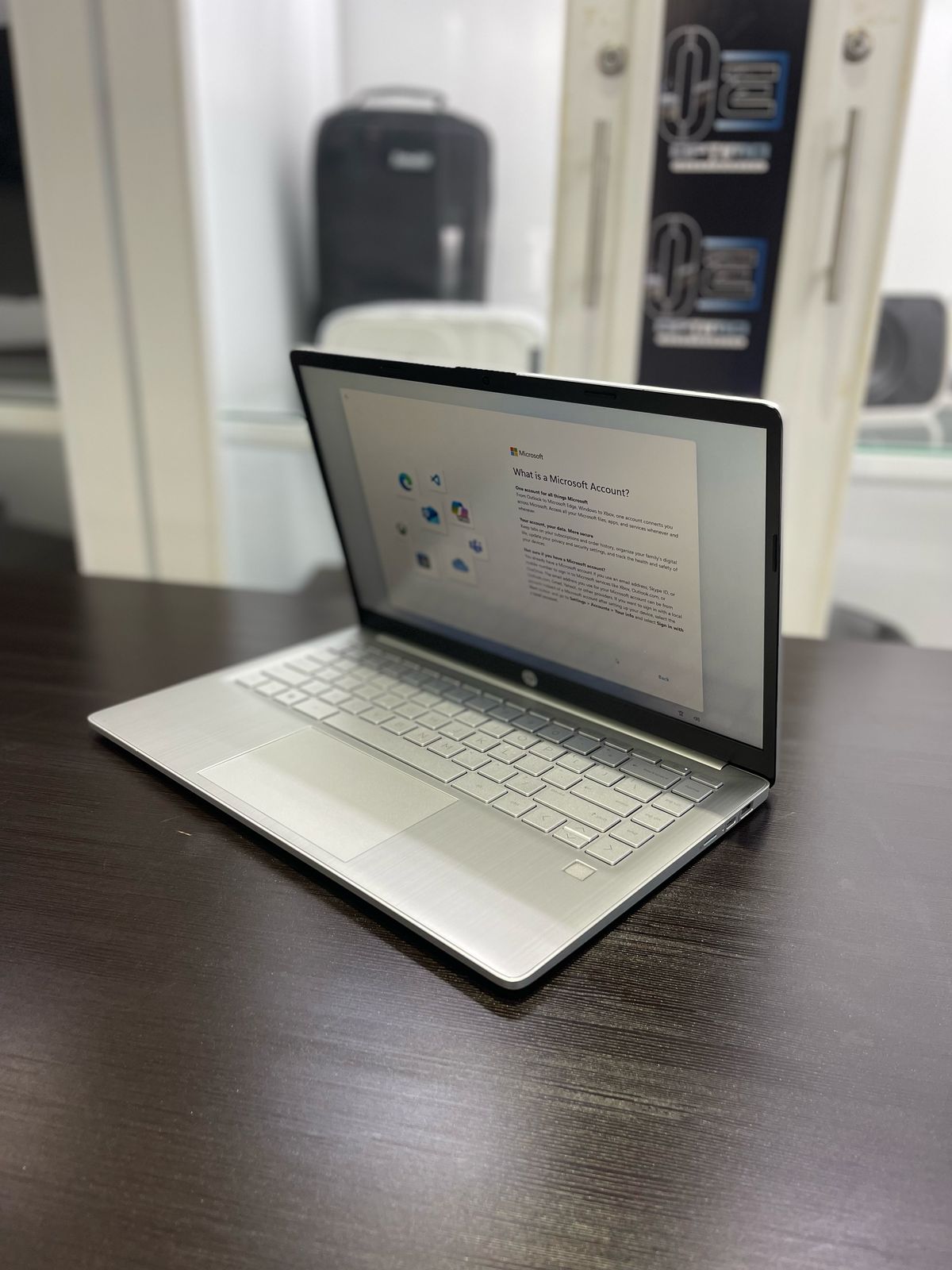Laptop HP Qulcom Snapdragon 7c 4GB Ram 128GB SSD 14 Pulg Foto 7271673-5.jpg