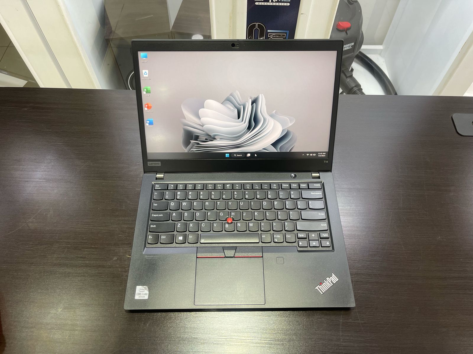 Lenovo T14 Laptop Touch i7-10ma 16GB Ram 256GB SSD 14 Pulg Foto 7271685-4.jpg