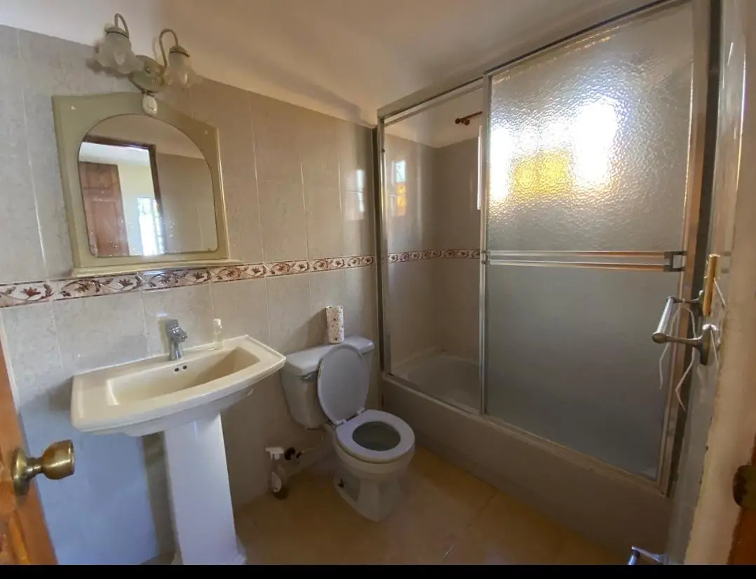 Se vende casa en Residencial Acuario detrás de la avenida España. Foto 7271807-11.jpg