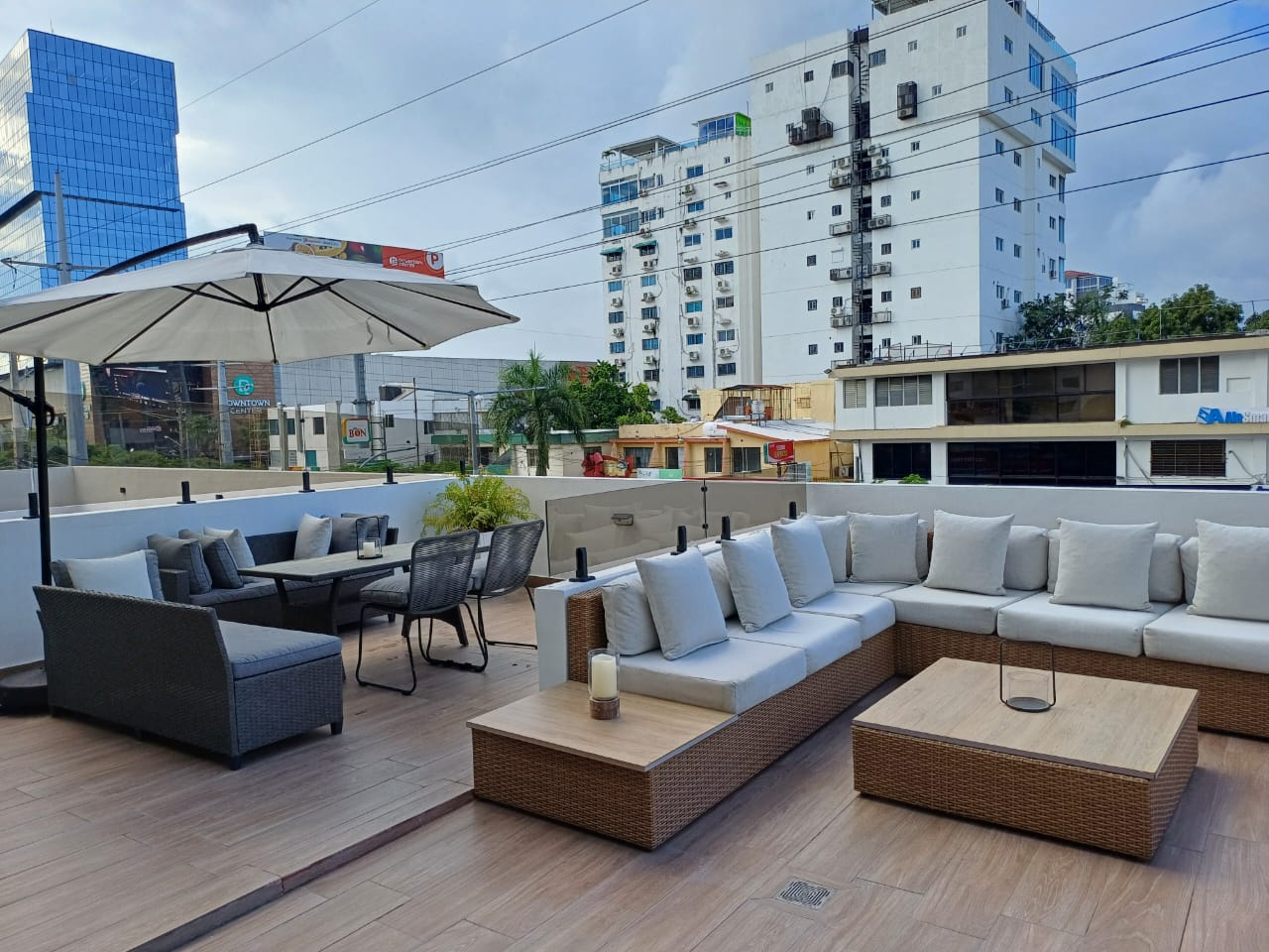 Se alquila hermoso apartamento a una esquina de Downtown Center  Foto 7272295-1.jpg