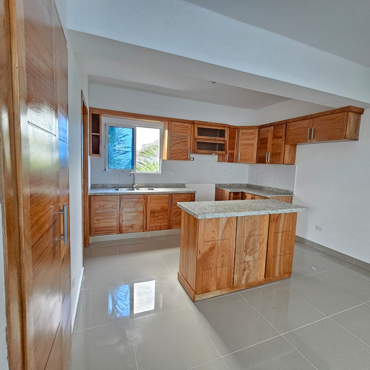 Apartamento de 3 Habitaciones en Venta en el Tropical del este.  Foto 7272588-5.jpg