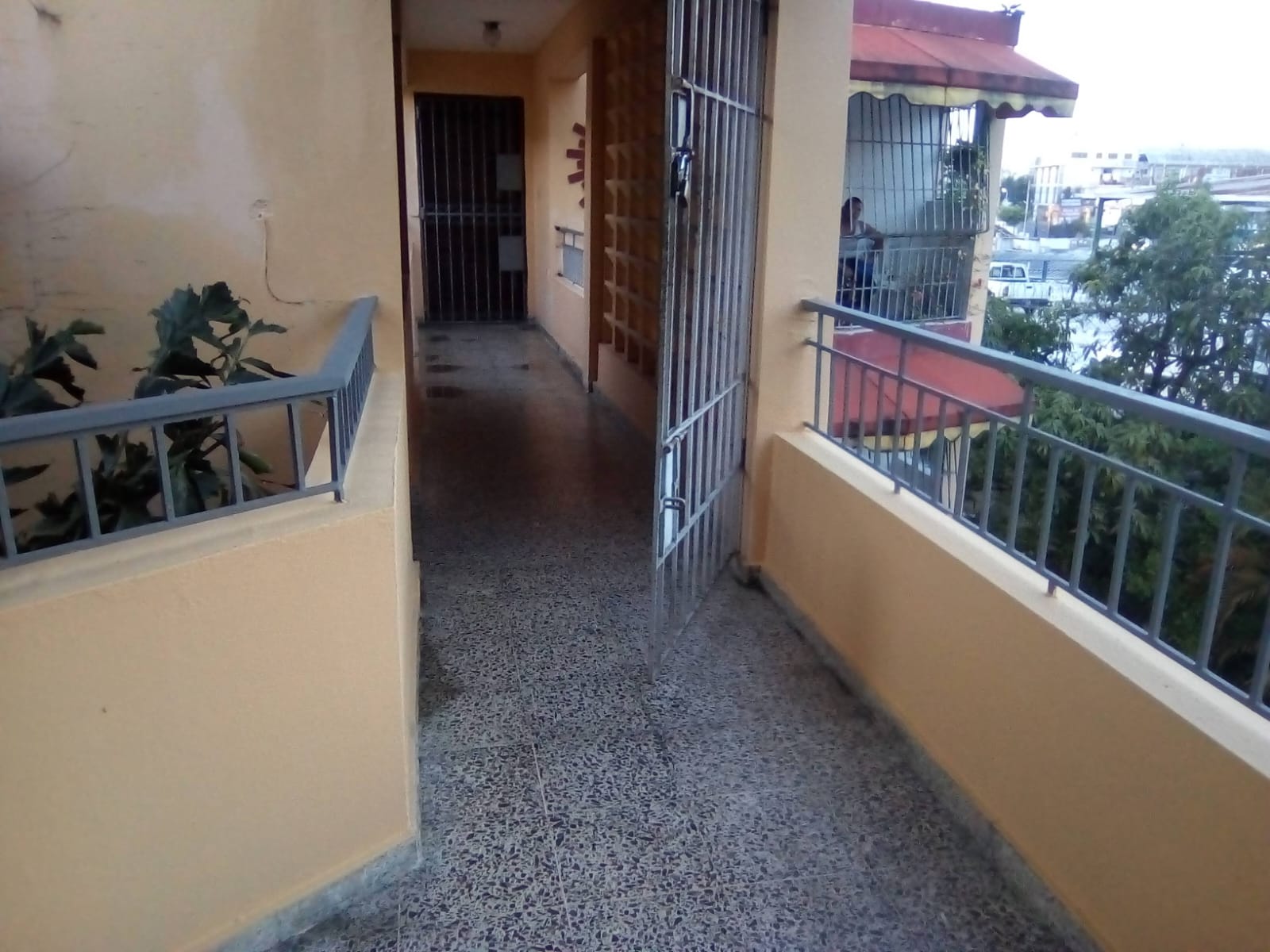 Apartamento En Alquiler 3r Piso Edificio 31 Ens. Paraiso. Foto 7272655-2.jpg