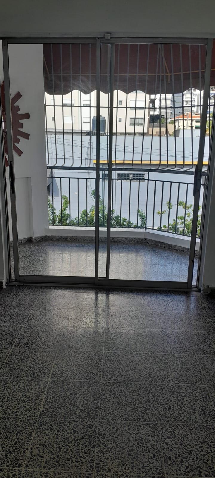 Apartamento En Alquiler 3r Piso Edificio 31 Ens. Paraiso. Foto 7272655-3.jpg