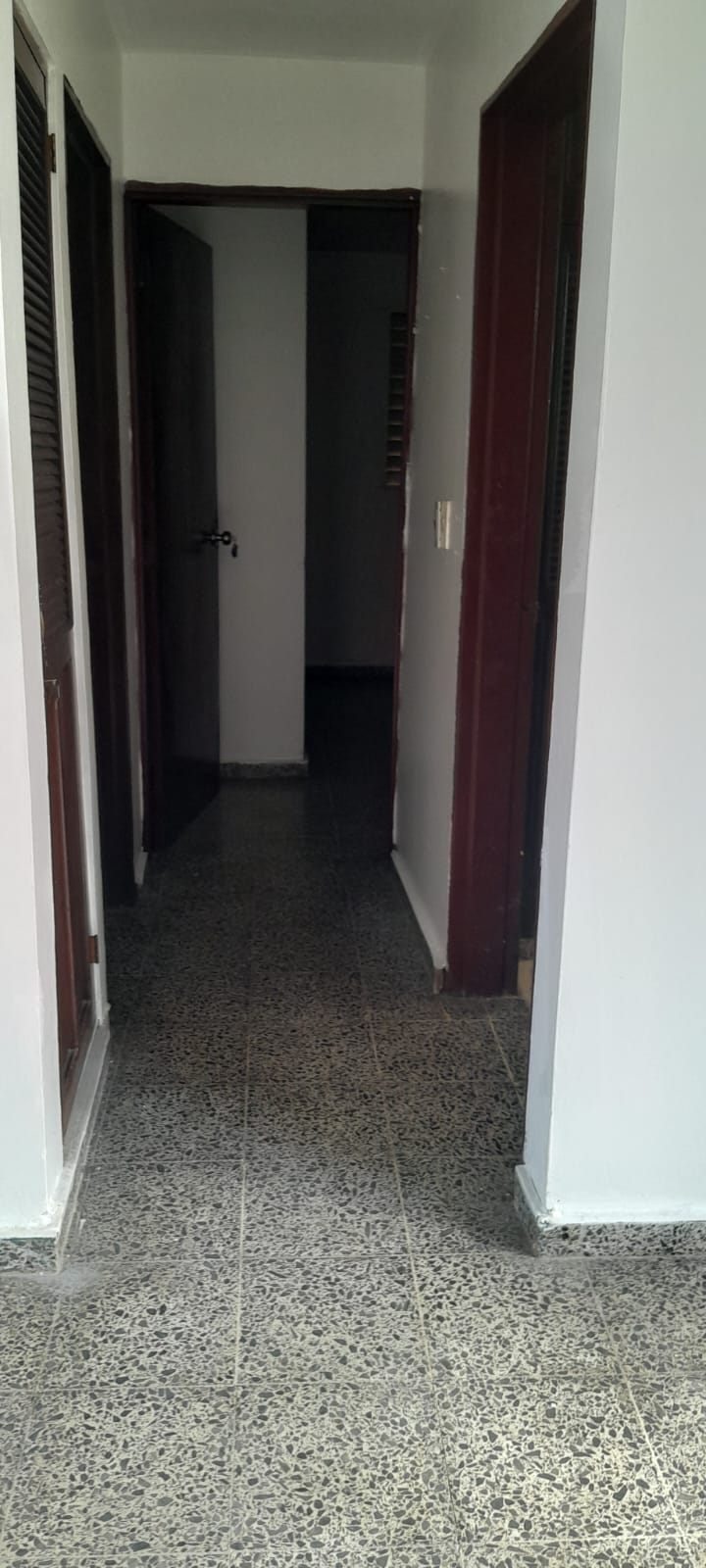 Apartamento En Alquiler 3r Piso Edificio 31 Ens. Paraiso. Foto 7272655-5.jpg