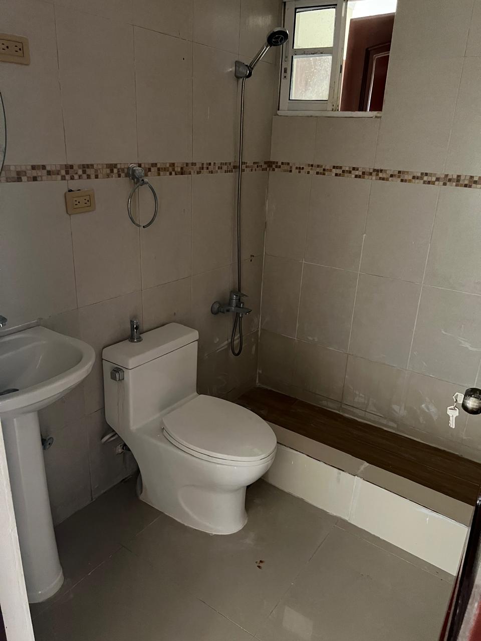 Vendo Apto en lo Mejor de  CORALES DEL SUR 3 HABS. 1ER. NIVEL 120 Mts. Foto 7272748-5.jpg
