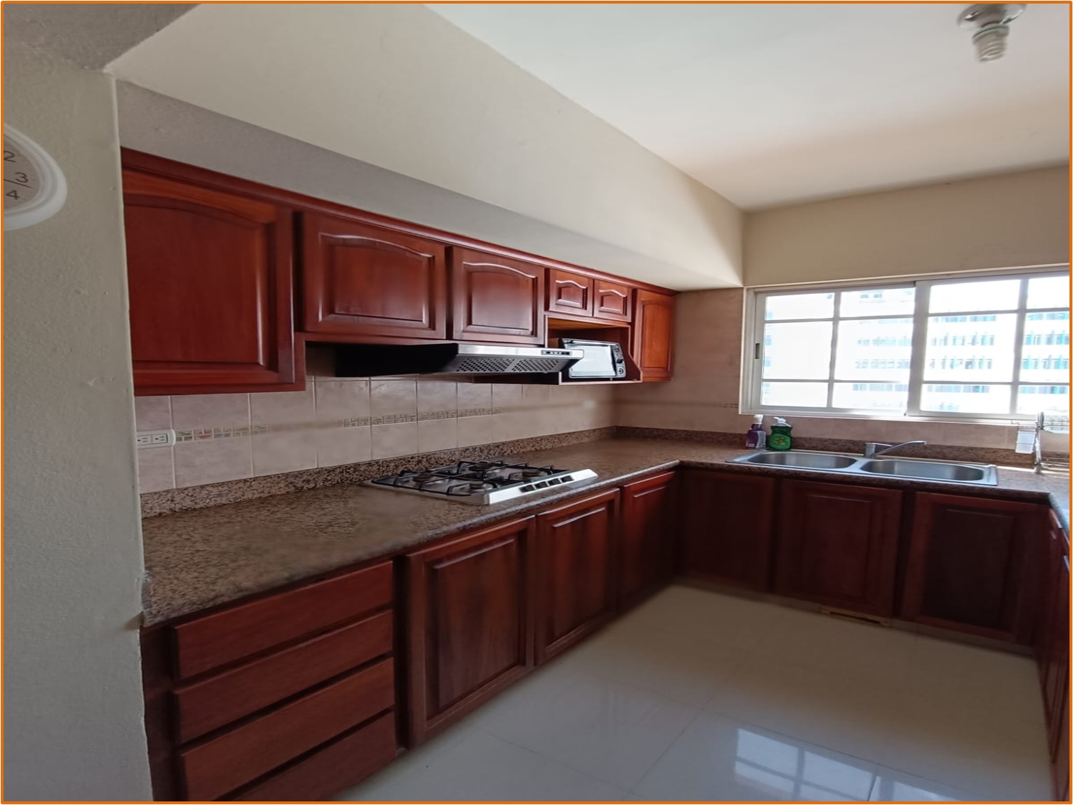 Vendo Apto en la Esperilla RES. ESCORIAL X AV. BOLIVAR 170 Mts.2 2 HAB Foto 7272753-3.jpg