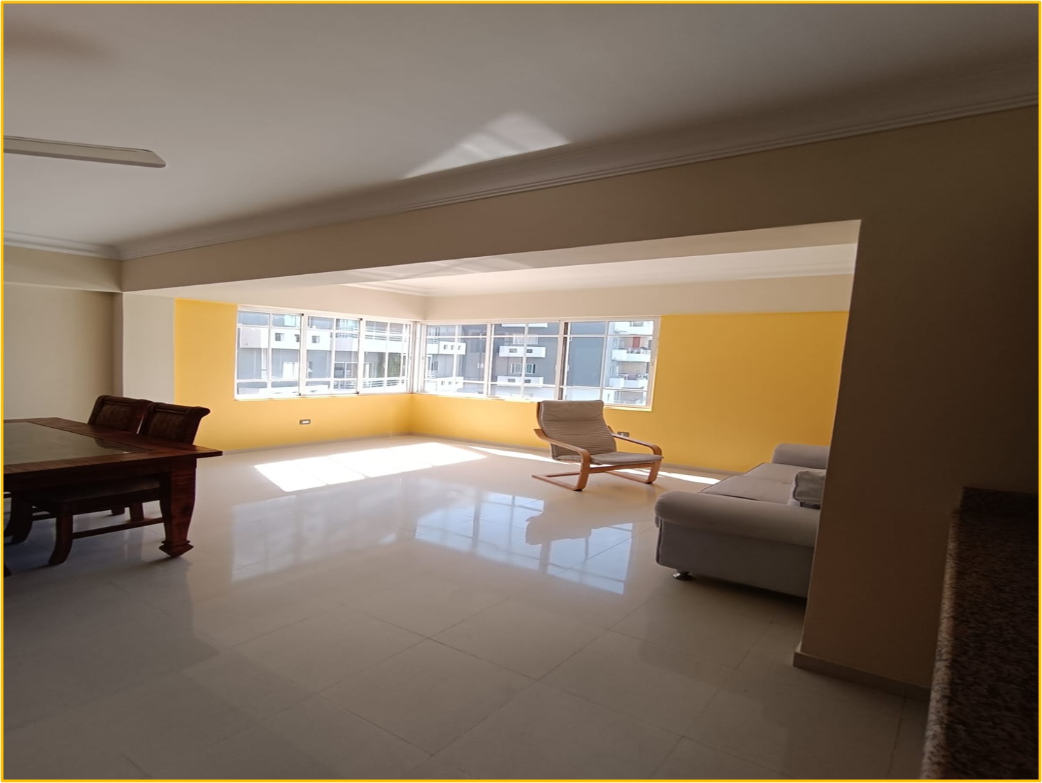 Vendo Apto en la Esperilla RES. ESCORIAL X AV. BOLIVAR 170 Mts.2 2 HAB Foto 7272753-7.jpg
