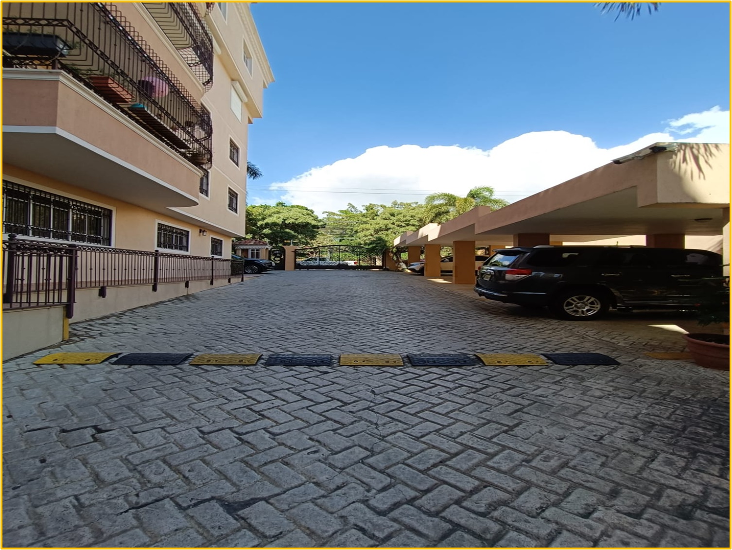 Vendo Apto en la Esperilla RES. ESCORIAL X AV. BOLIVAR 170 Mts.2 2 HAB Foto 7272753-8.jpg