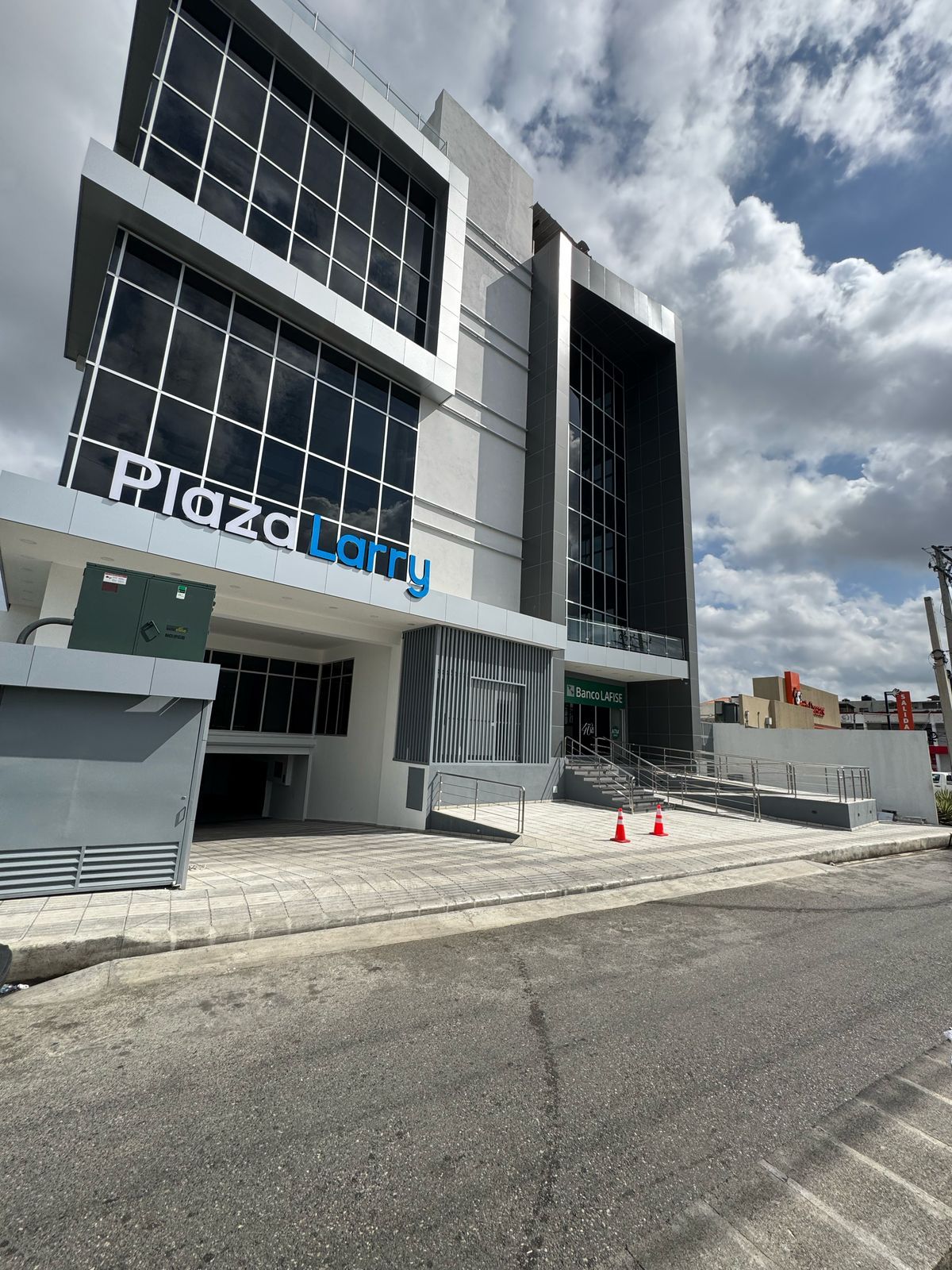 Local comercial ideal para cualquier tipo de negocio urbanizacion Ital Foto 7272933-1.jpg