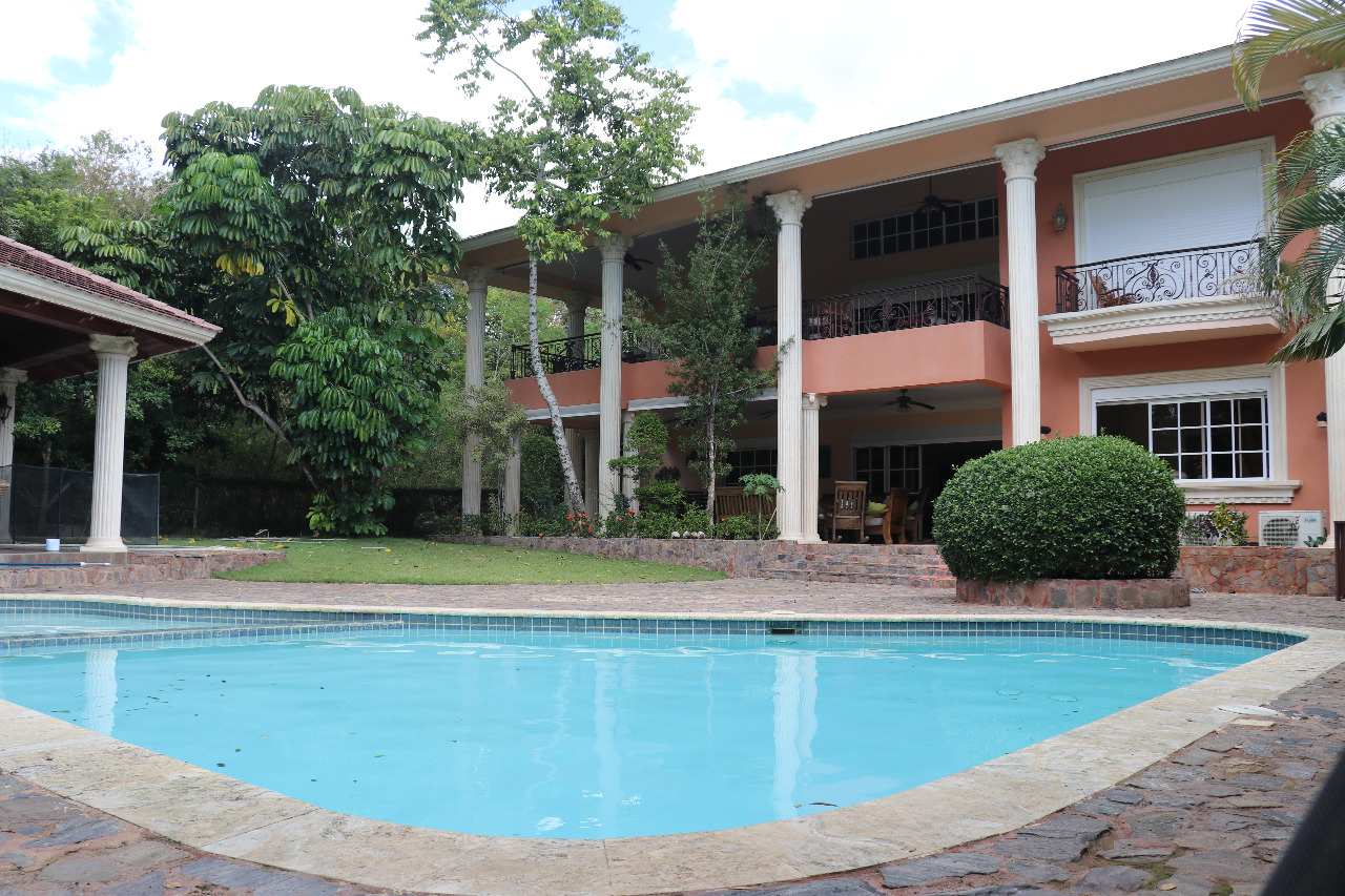 Alquilo y vendo Majestuosa villa en Metro Country club  Foto 7273238-13.jpg
