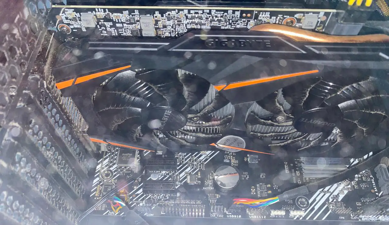 Tarjeta Gráfica Gigabyte GeForce GTX 1060 3GB Foto 7273274-2.jpg