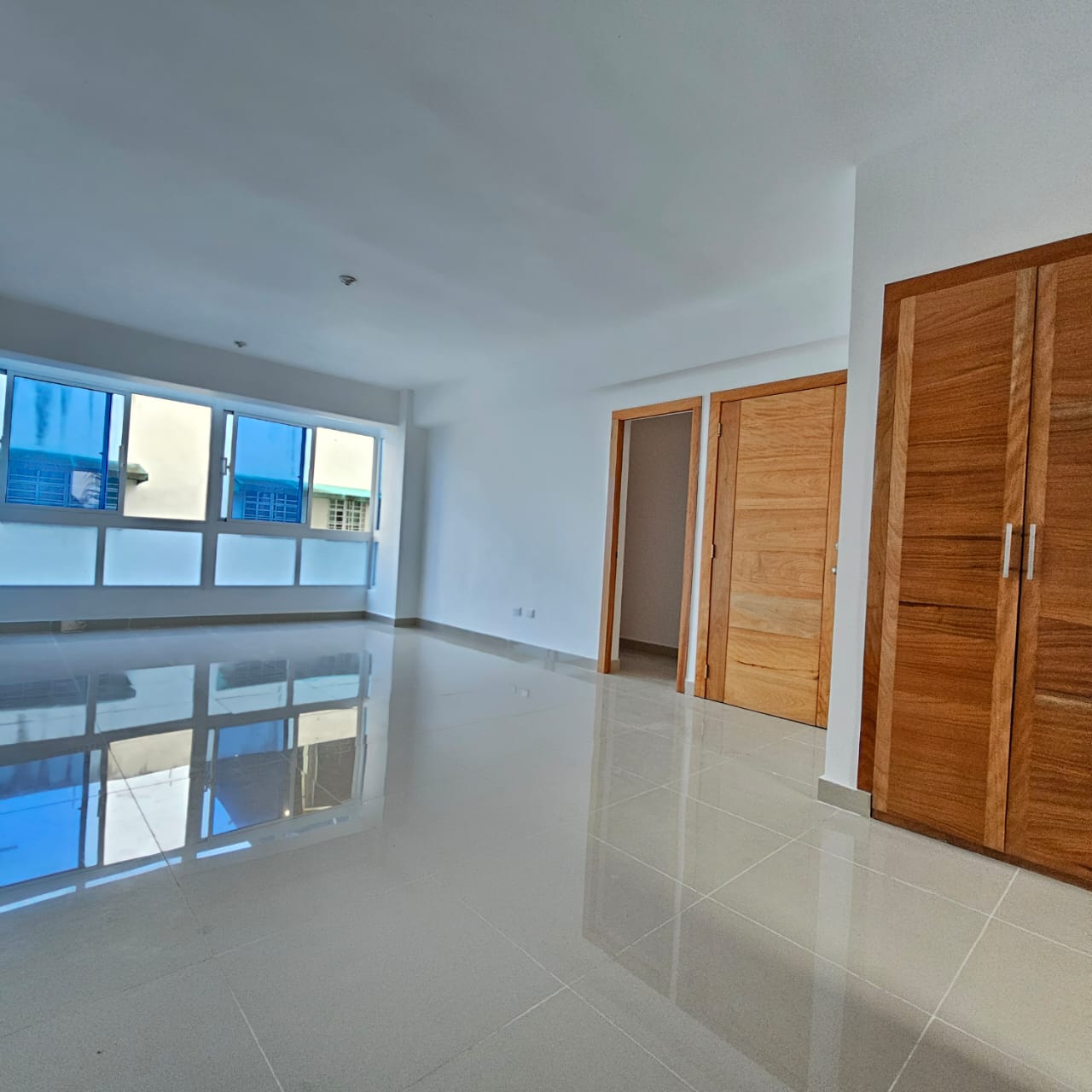 Apartamento de 3 Habitaciones en Venta en el Tropical del este.  Foto 7273366-2.jpg
