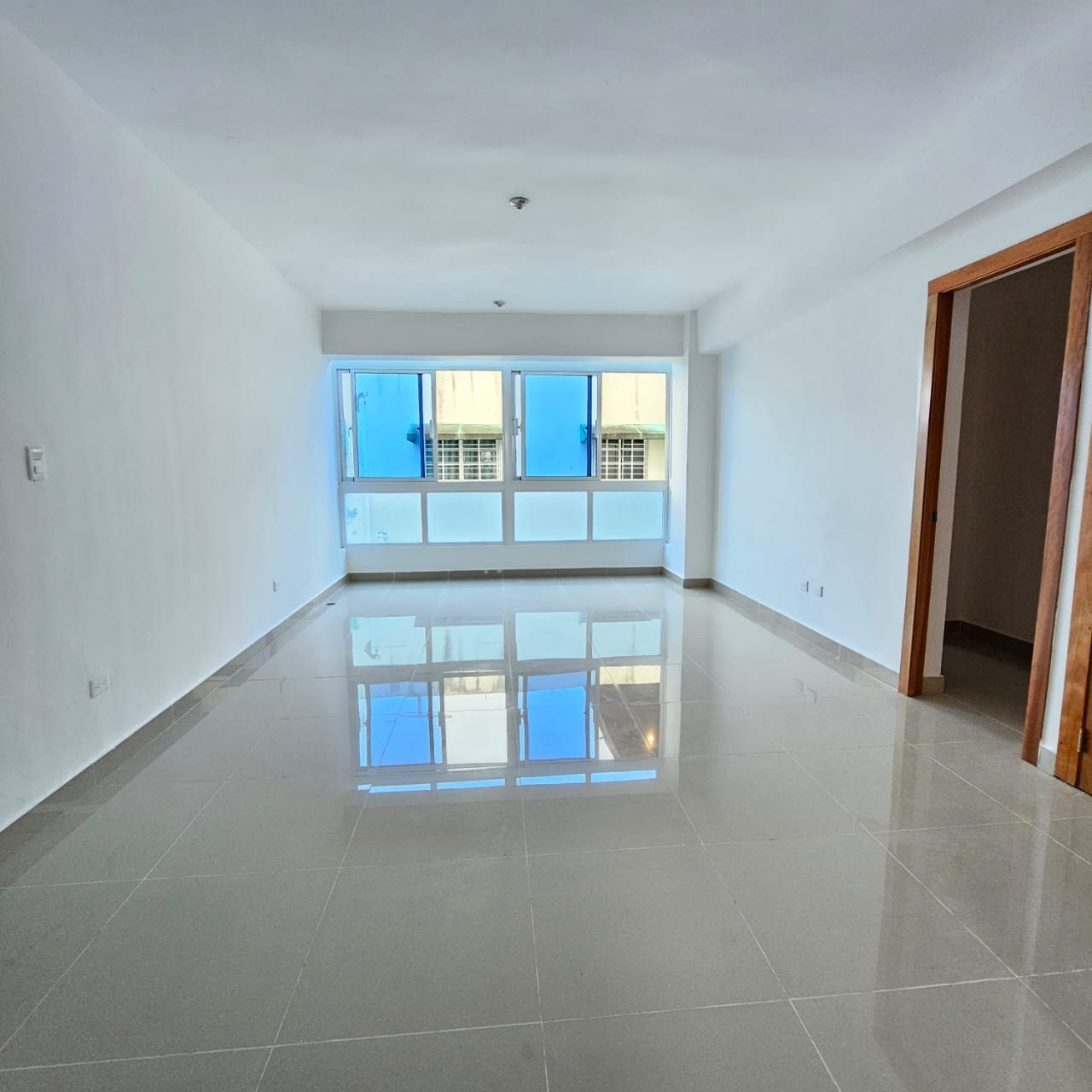 Apartamento de 3 Habitaciones en Venta en el Tropical del este.  Foto 7273366-4.jpg