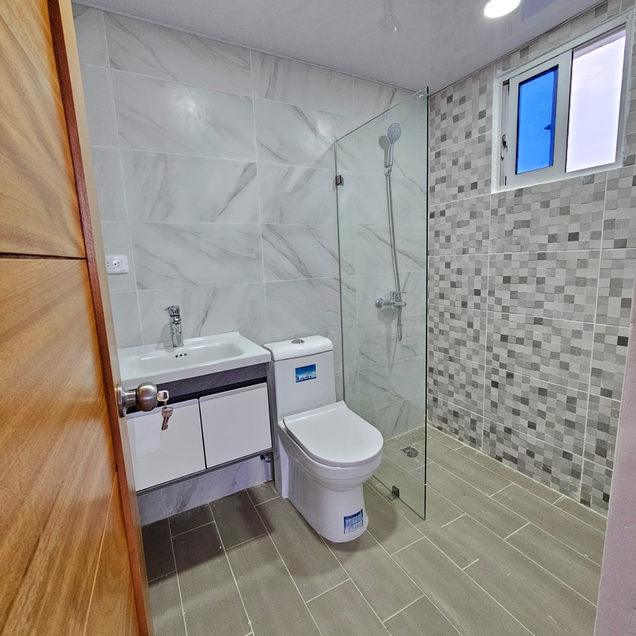 Apartamento de 3 Habitaciones en Venta en el Tropical del este.  Foto 7273366-7.jpg