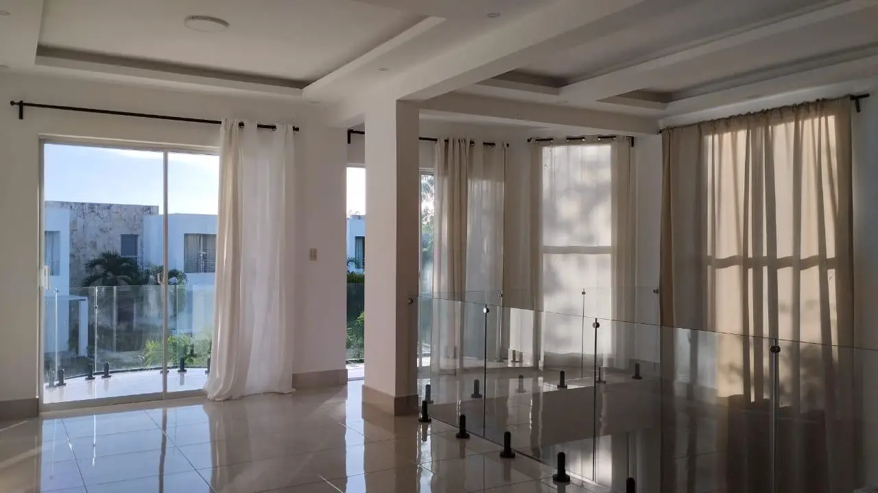 Villa de 5 Habitaciones en Venta en Playa Nueva Romana.  Foto 7273367-3.jpg