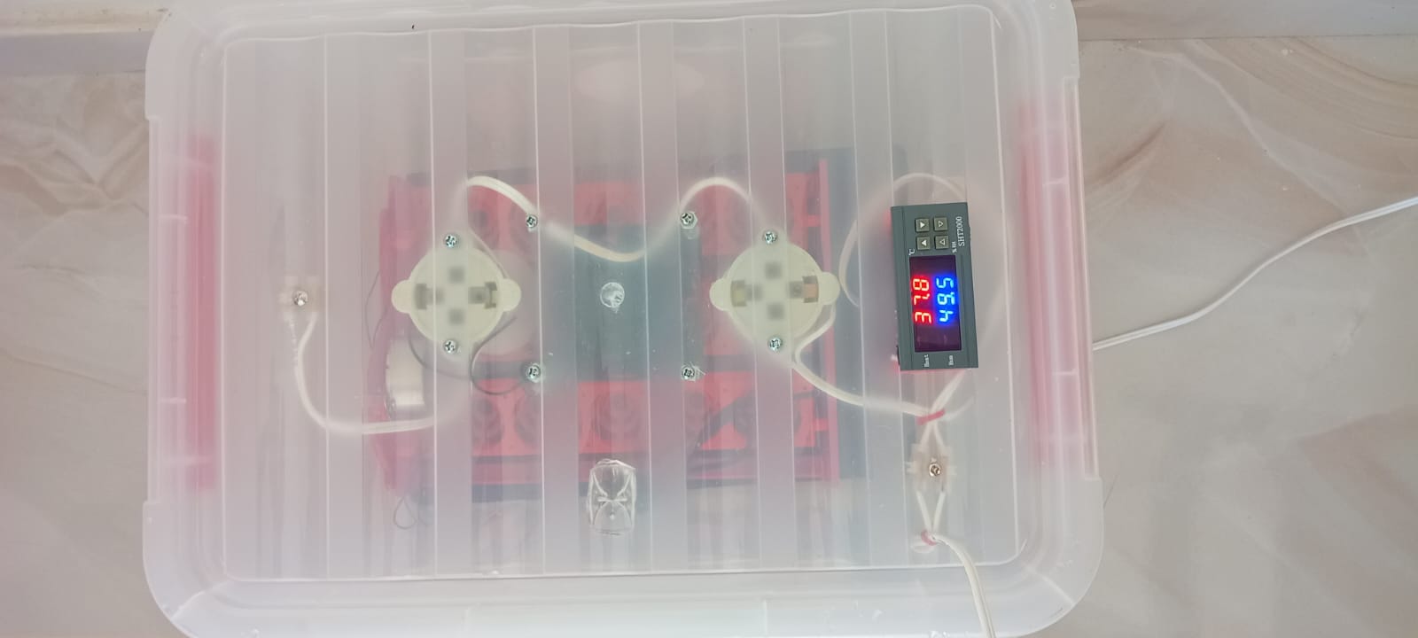INCUBADORA DE HUEVOS  AUTOMATICA  CAPACIDAD PARA 15  HUEVOS 110V Foto 7273373-3.jpg