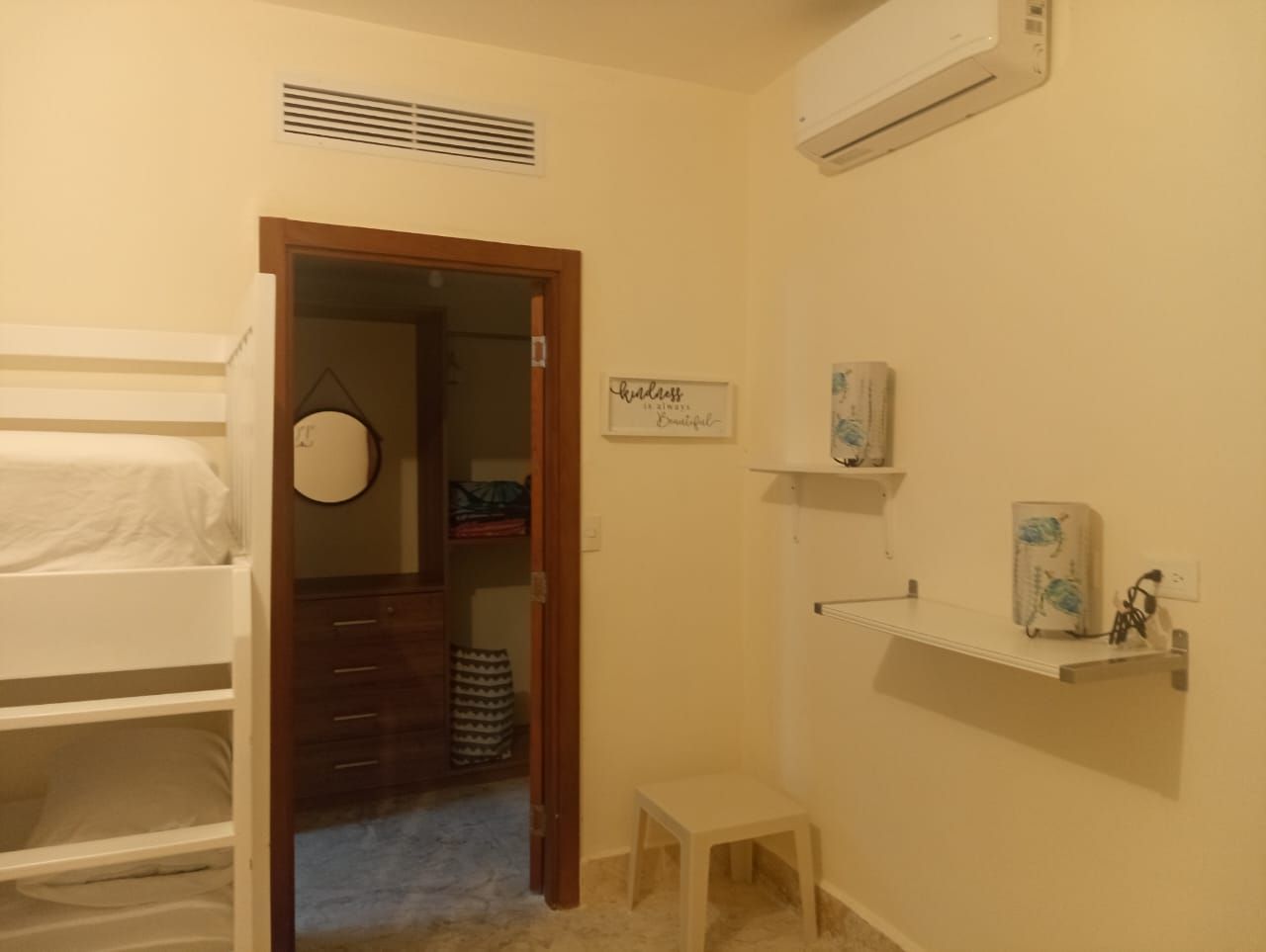 Vendo elegante apartamento ubicado en primera línea de playa en La Ens Foto 7273526-9.jpg