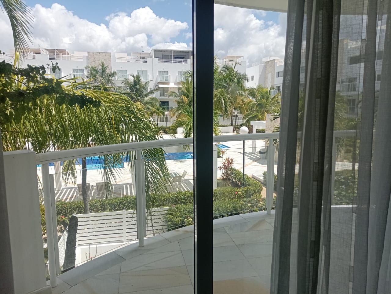 Apartamento con vista a la piscina en Residencial Las Olas  Foto 7273532-2.jpg